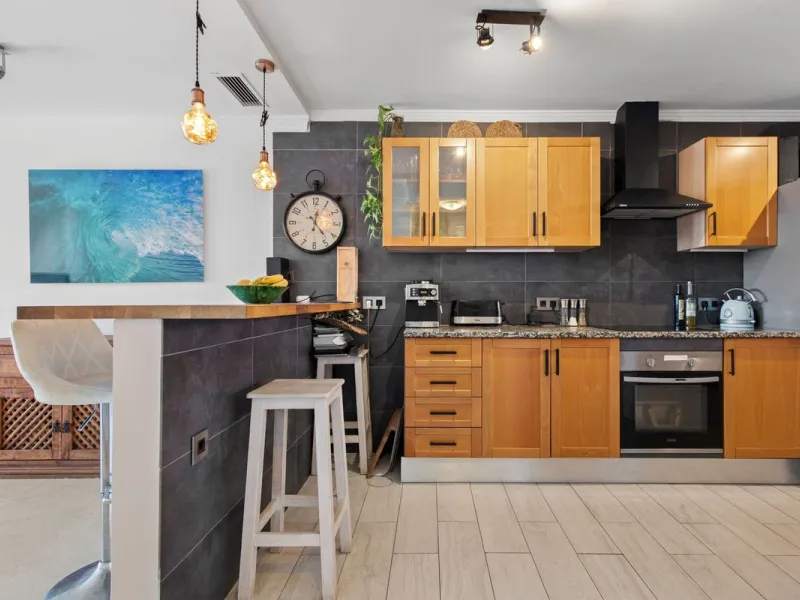 Located in Urb. El Mirador Santa María del Golf, in Marbella East, this apartment stands out primarily for its spectacular open south-east facing views, allowing for exceptional natural light throughout the day and into the late afternoon.