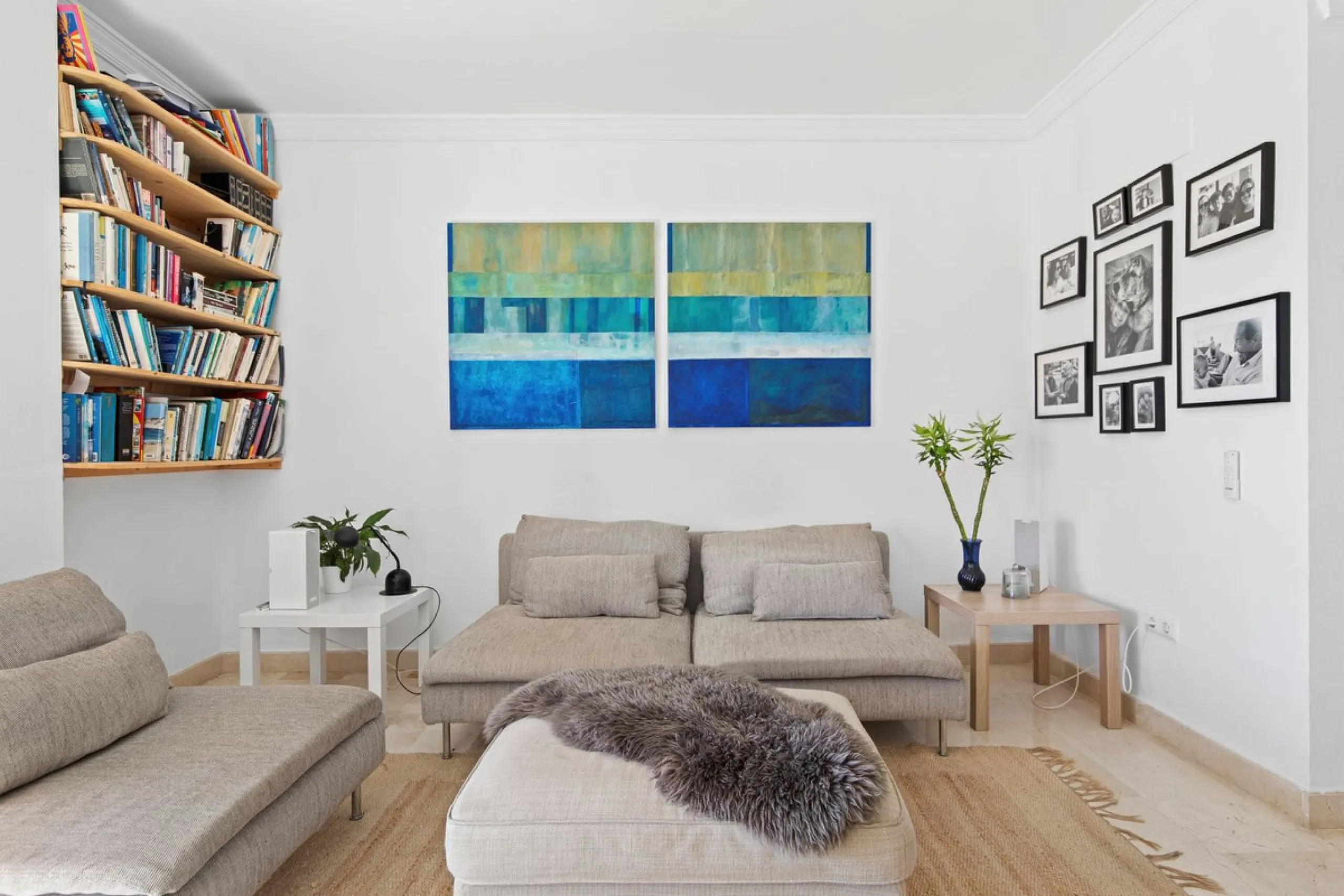 Located in Urb. El Mirador Santa María del Golf, in Marbella East, this apartment stands out primarily for its spectacular open south-east facing views, allowing for exceptional natural light throughout the day and into the late afternoon.