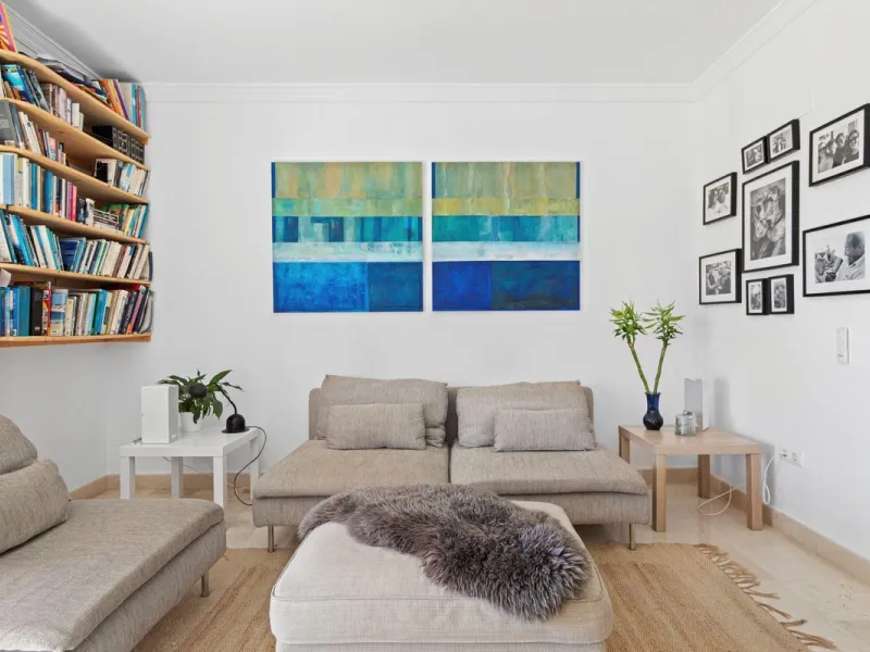 Located in Urb. El Mirador Santa María del Golf, in Marbella East, this apartment stands out primarily for its spectacular open south-east facing views, allowing for exceptional natural light throughout the day and into the late afternoon.