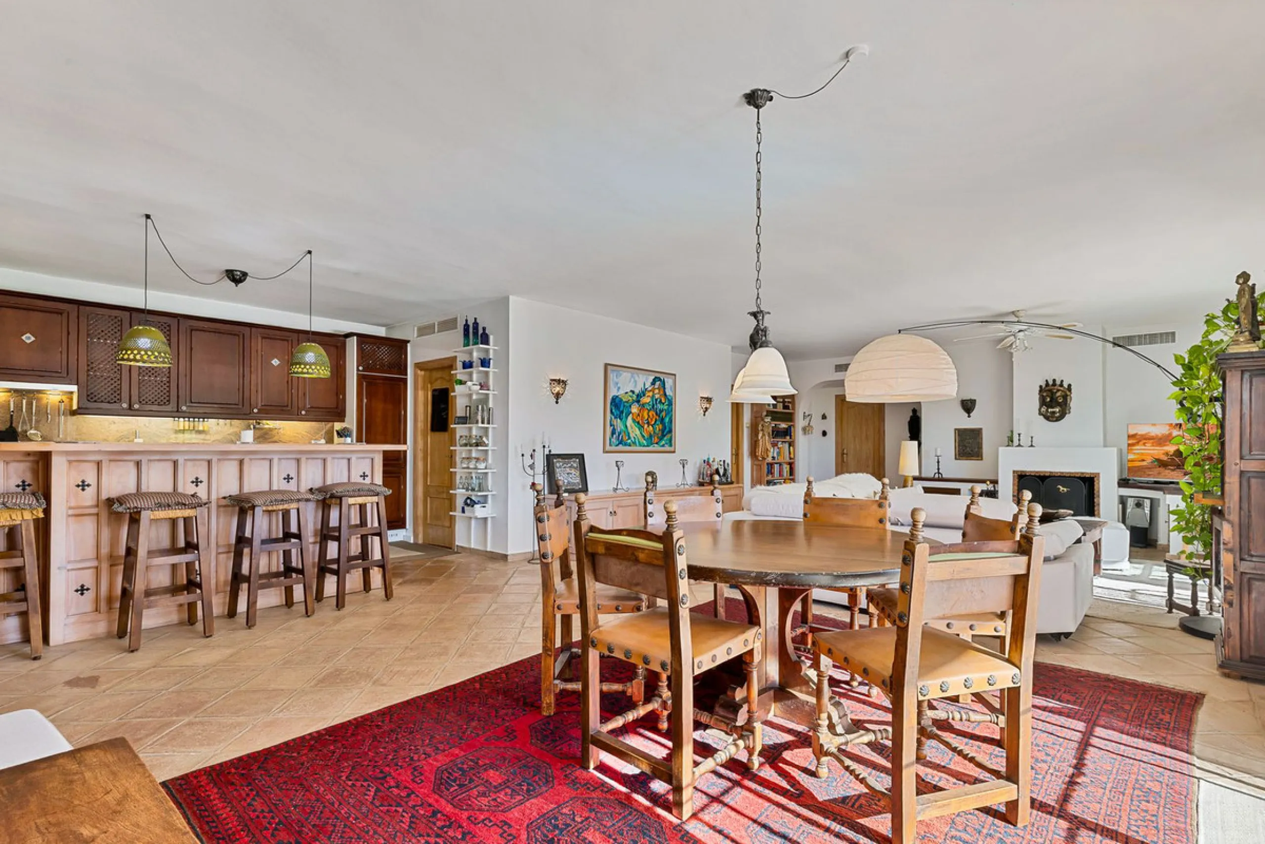 House - Detached Villa в продаже в Benahavís, Málaga. В доме 2 спален и 2 ванных комнат. Площадь дома 164 м². Площадь участка 1363 м²