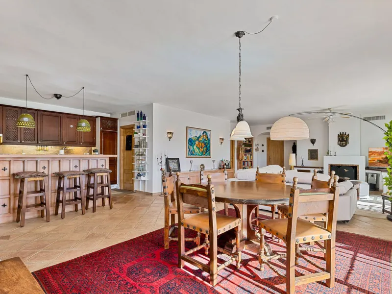 Exclusive detached single-story villa, situated on a large 1,368 m² plot with 200 m² of floor space. A property designed for those seeking comfort, privacy, and quality of life in a privileged setting.