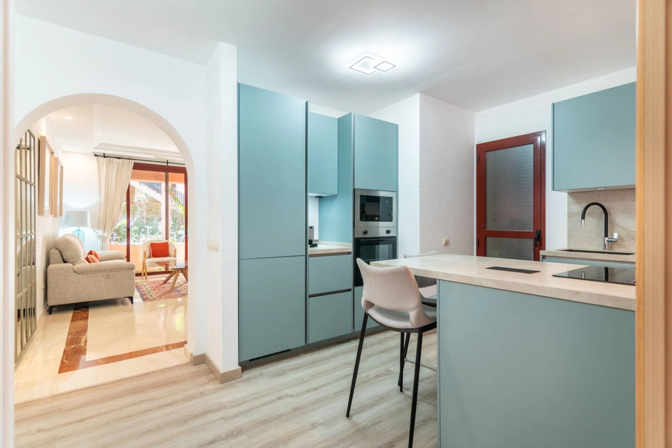An apartment with 3 bedrooms, 2 bathrooms, a spacious living room, and a new kitchen with a dining area overlooking a beautiful garden with a fountain. The property is located in a unique, lush residential community where the views from the terrace and wi