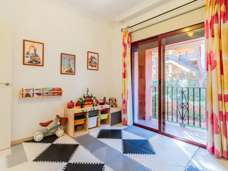 An apartment with 3 bedrooms, 2 bathrooms, a spacious living room, and a new kitchen with a dining area overlooking a beautiful garden with a fountain. The property is located in a unique, lush residential community where the views from the terrace and wi