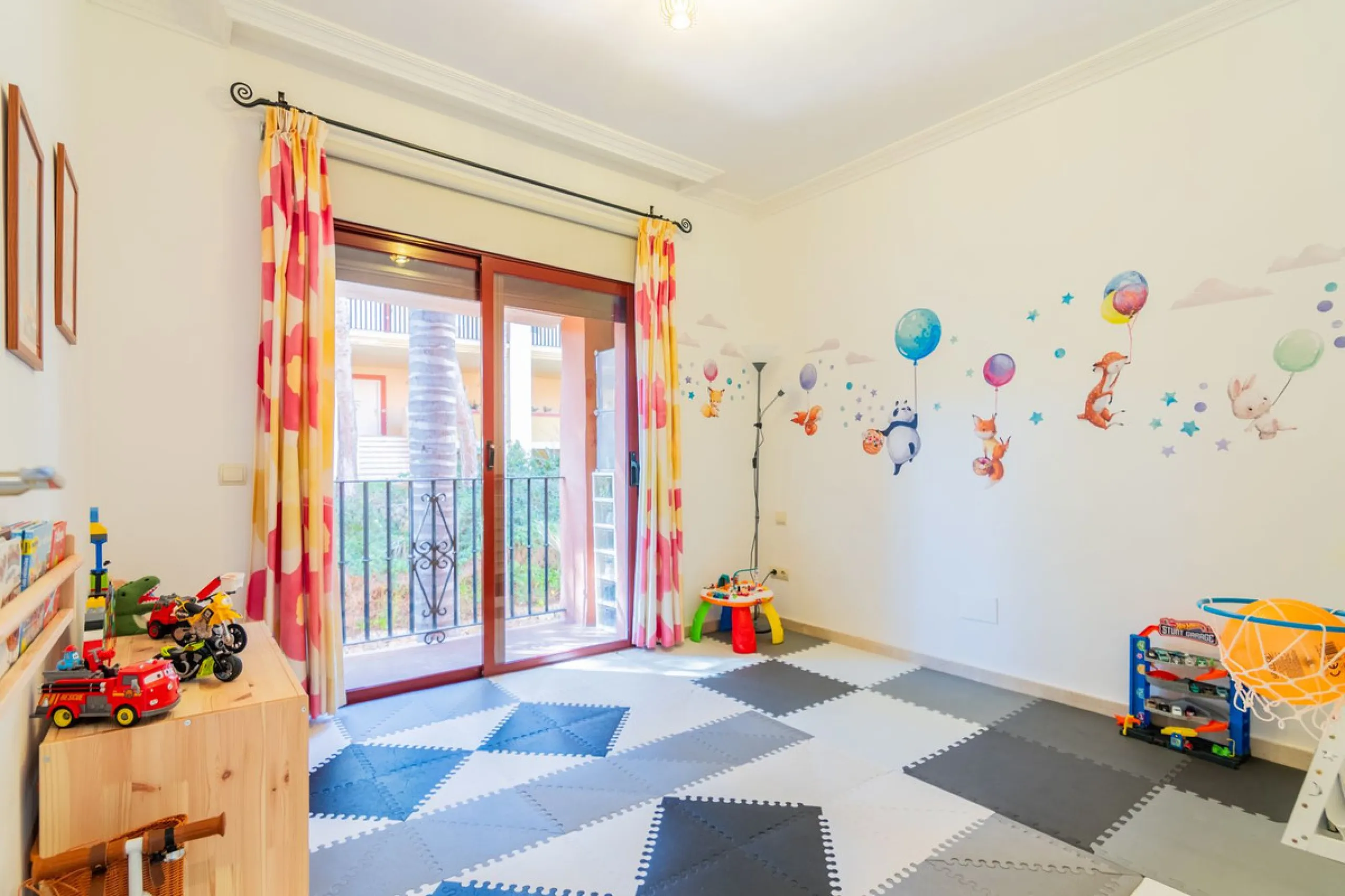 An apartment with 3 bedrooms, 2 bathrooms, a spacious living room, and a new kitchen with a dining area overlooking a beautiful garden with a fountain. The property is located in a unique, lush residential community where the views from the terrace and wi