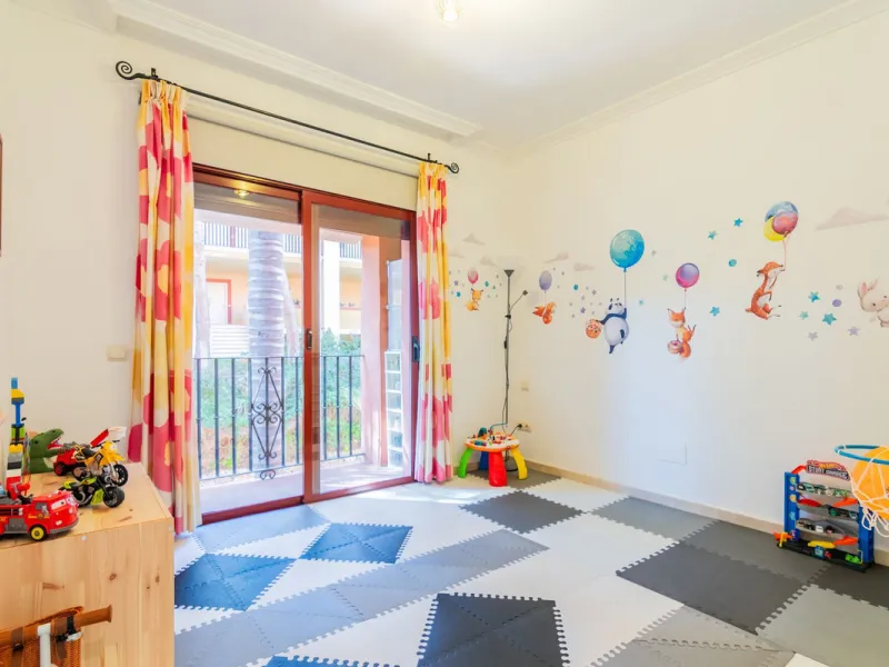 An apartment with 3 bedrooms, 2 bathrooms, a spacious living room, and a new kitchen with a dining area overlooking a beautiful garden with a fountain. The property is located in a unique, lush residential community where the views from the terrace and wi