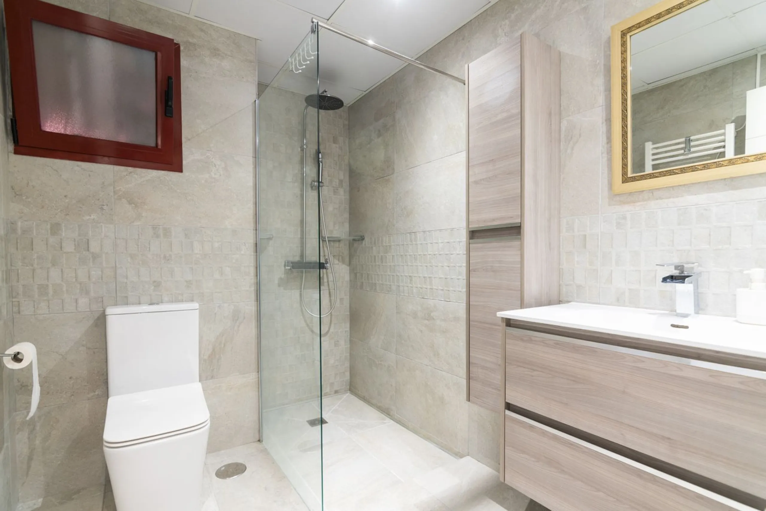 An apartment with 3 bedrooms, 2 bathrooms, a spacious living room, and a new kitchen with a dining area overlooking a beautiful garden with a fountain. The property is located in a unique, lush residential community where the views from the terrace and wi