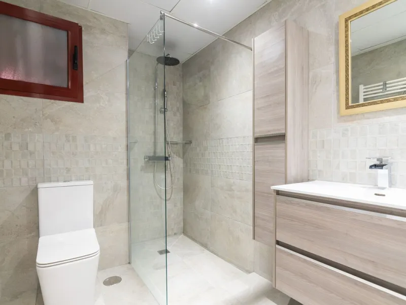 An apartment with 3 bedrooms, 2 bathrooms, a spacious living room, and a new kitchen with a dining area overlooking a beautiful garden with a fountain. The property is located in a unique, lush residential community where the views from the terrace and wi