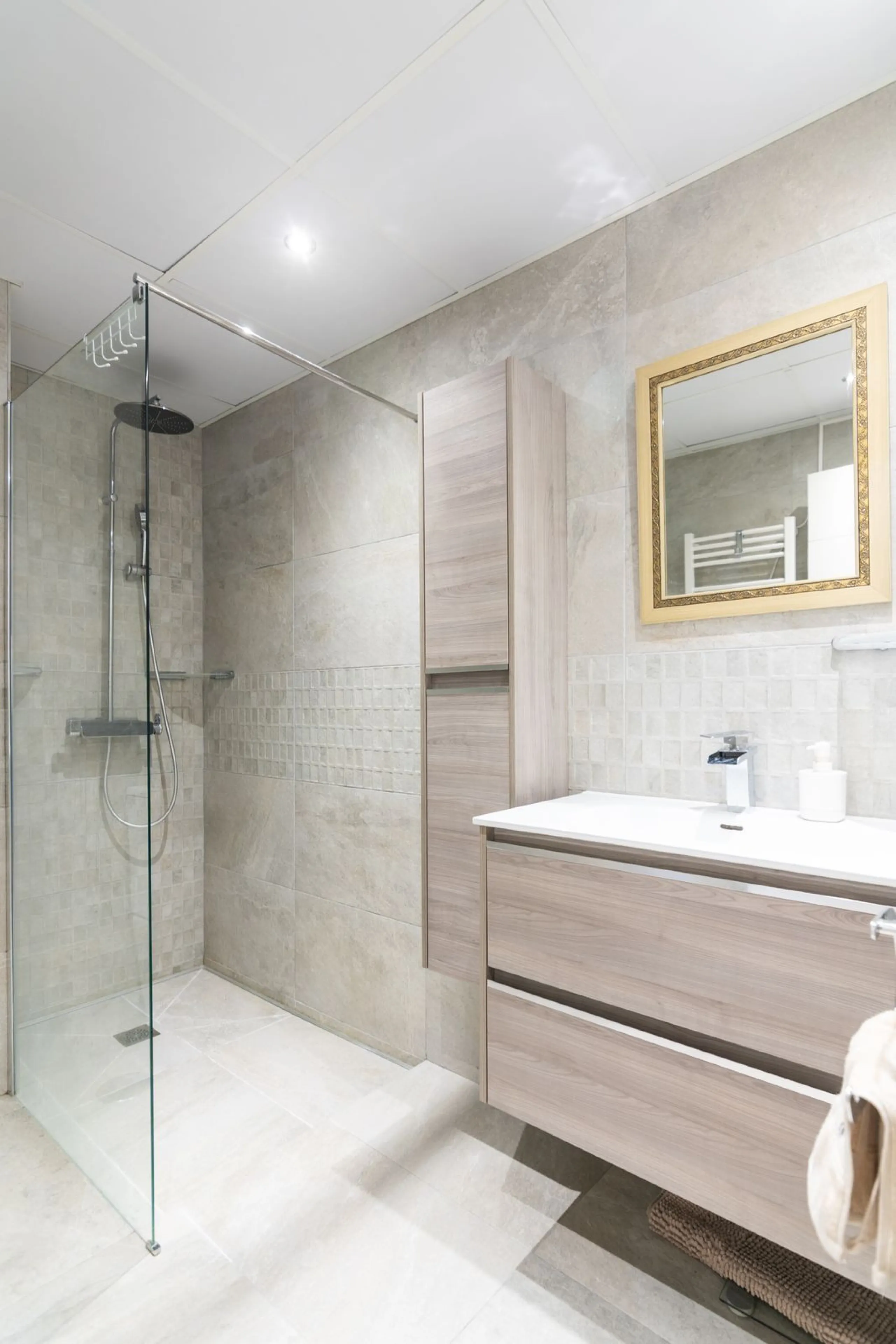 An apartment with 3 bedrooms, 2 bathrooms, a spacious living room, and a new kitchen with a dining area overlooking a beautiful garden with a fountain. The property is located in a unique, lush residential community where the views from the terrace and wi