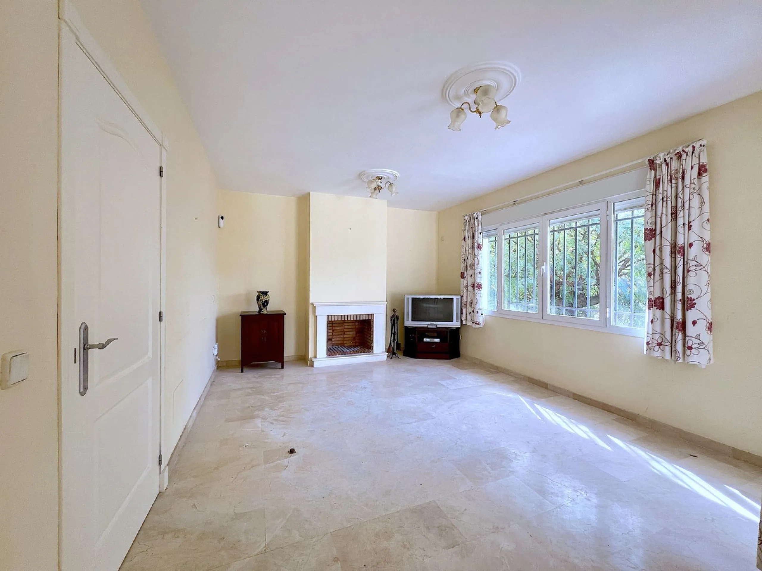 Charming Detached House with Terraces and Private Plot