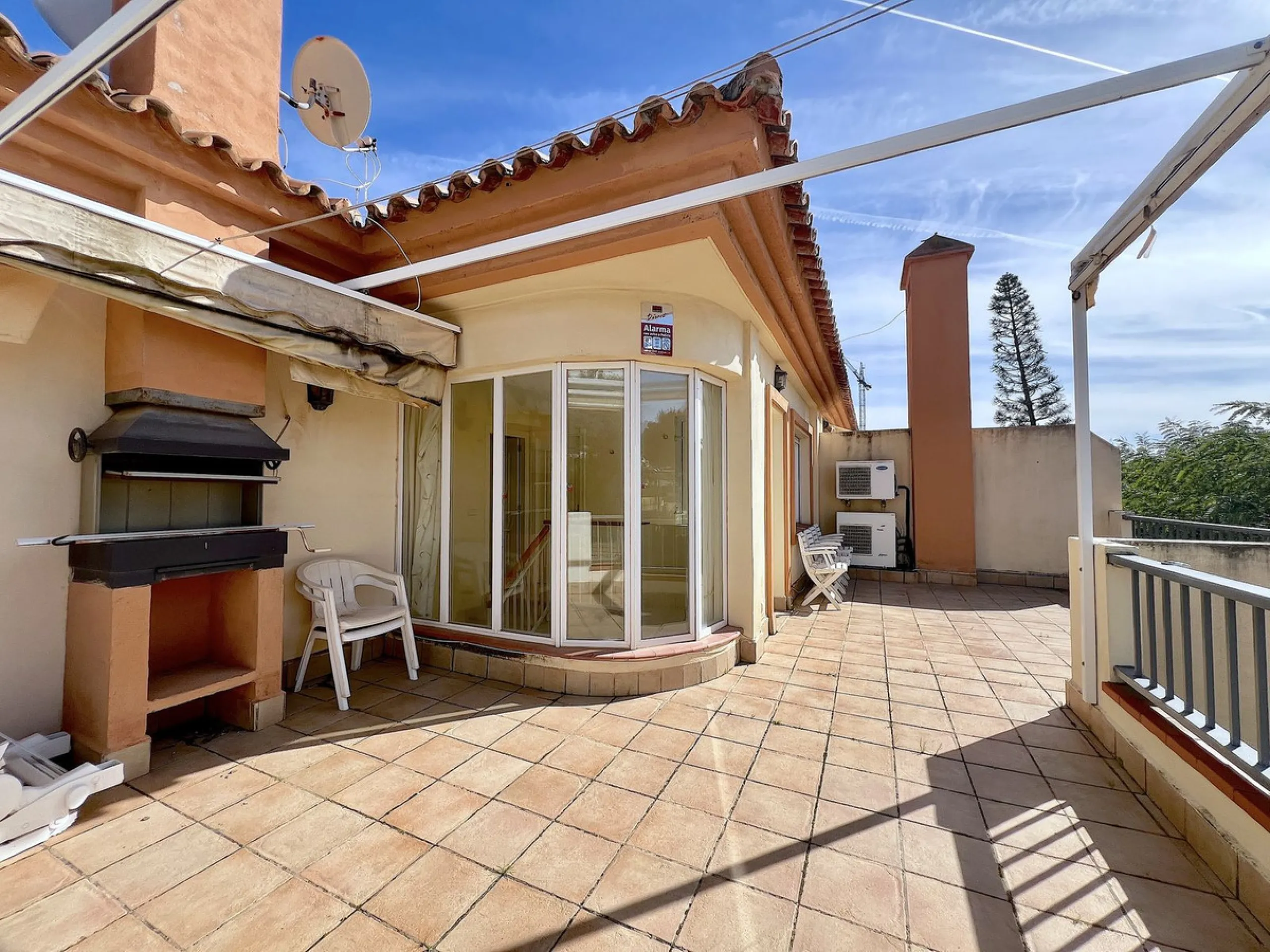 Charming Detached House with Terraces and Private Plot