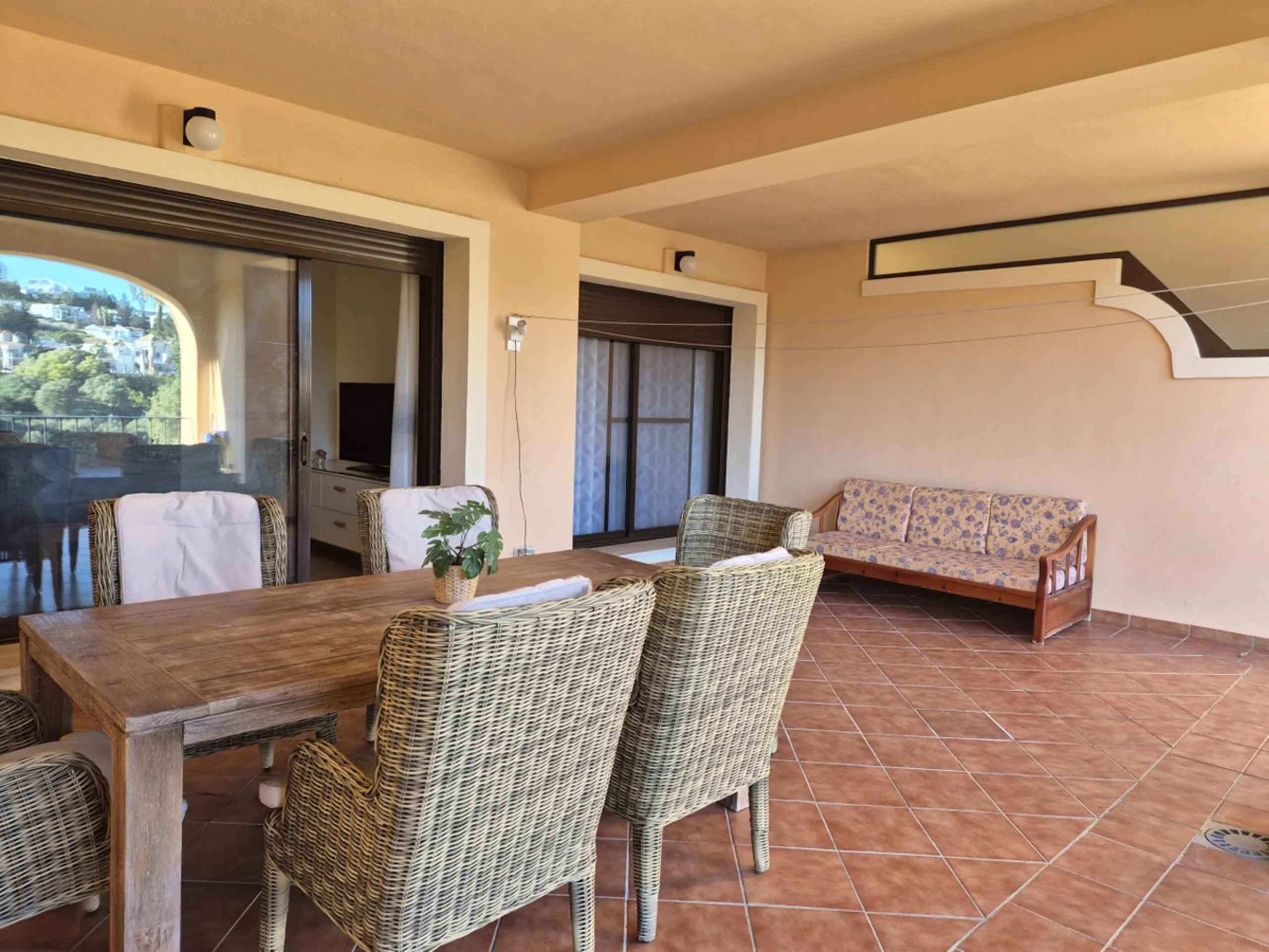 Luxury & Panoramic Golf Views in Doña Lucía: A 192 m2 Oasis in Valle Romano