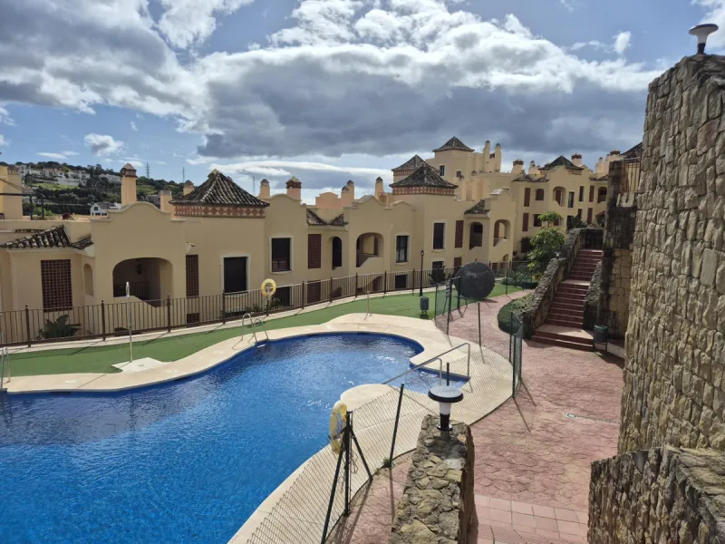 Luxury & Panoramic Golf Views in Doña Lucía: A 192 m2 Oasis in Valle Romano
