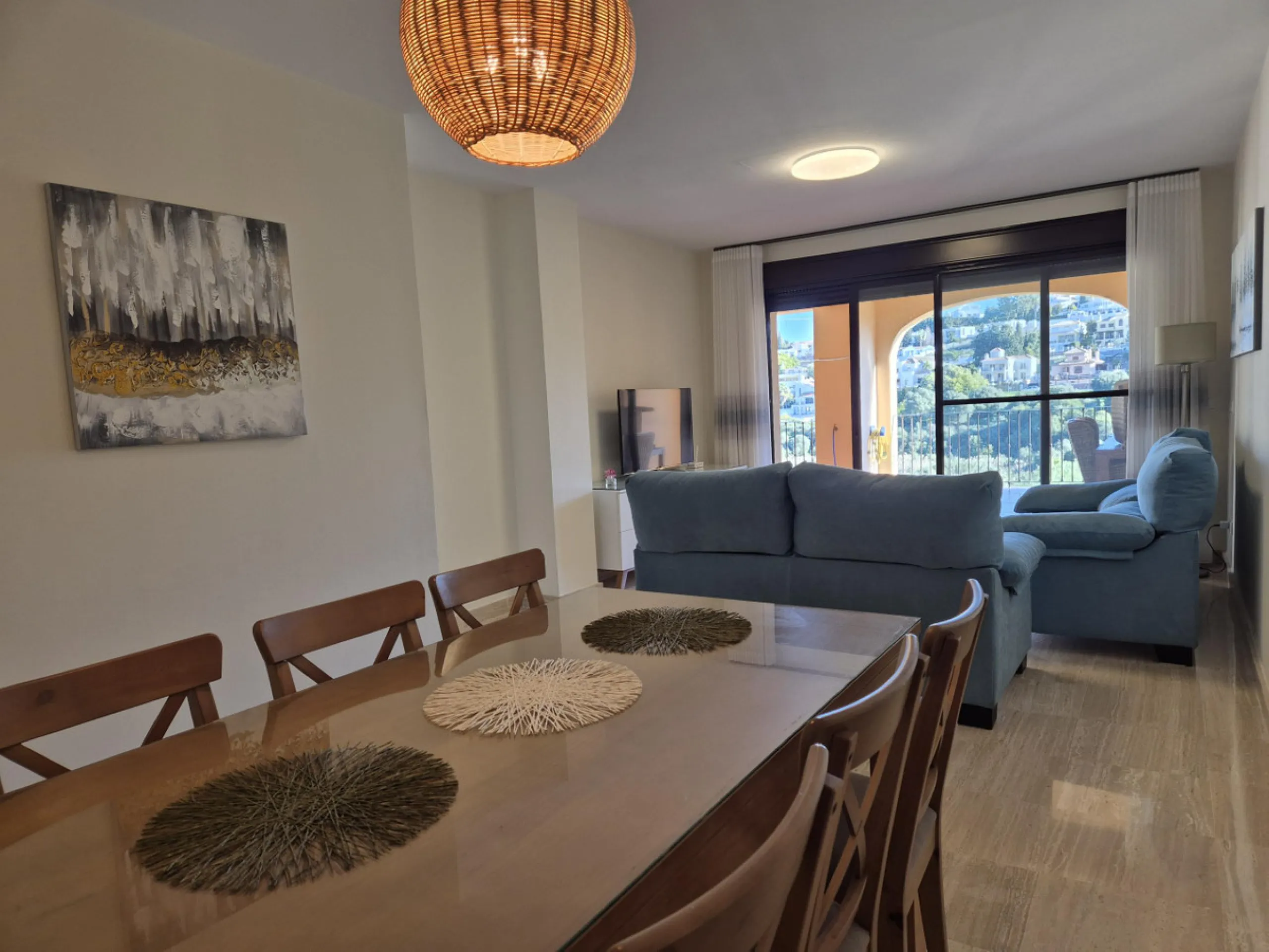 Luxury & Panoramic Golf Views in Doña Lucía: A 192 m2 Oasis in Valle Romano