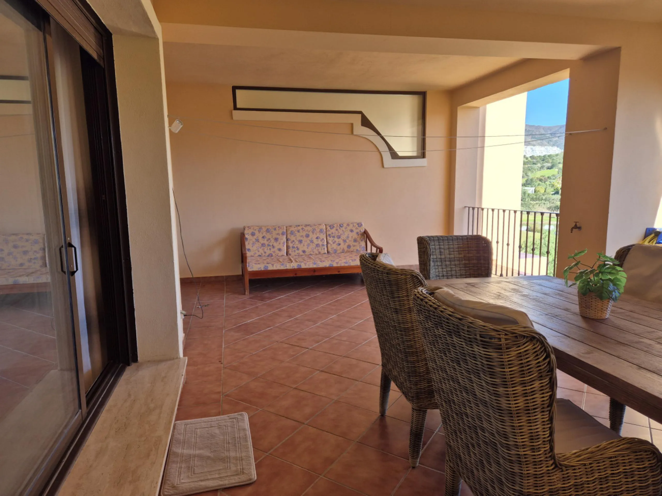 Luxury & Panoramic Golf Views in Doña Lucía: A 192 m2 Oasis in Valle Romano