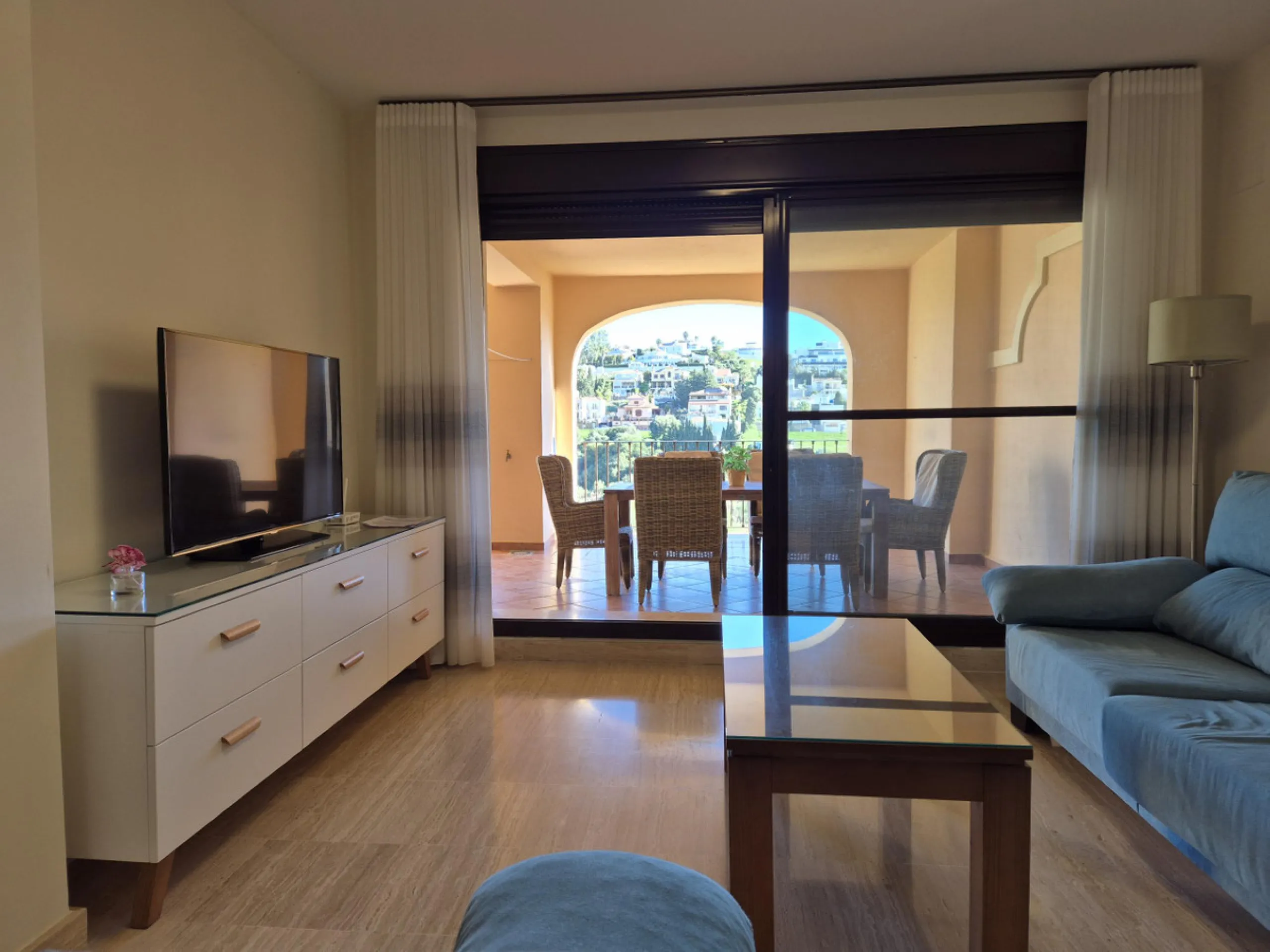 Luxury & Panoramic Golf Views in Doña Lucía: A 192 m2 Oasis in Valle Romano
