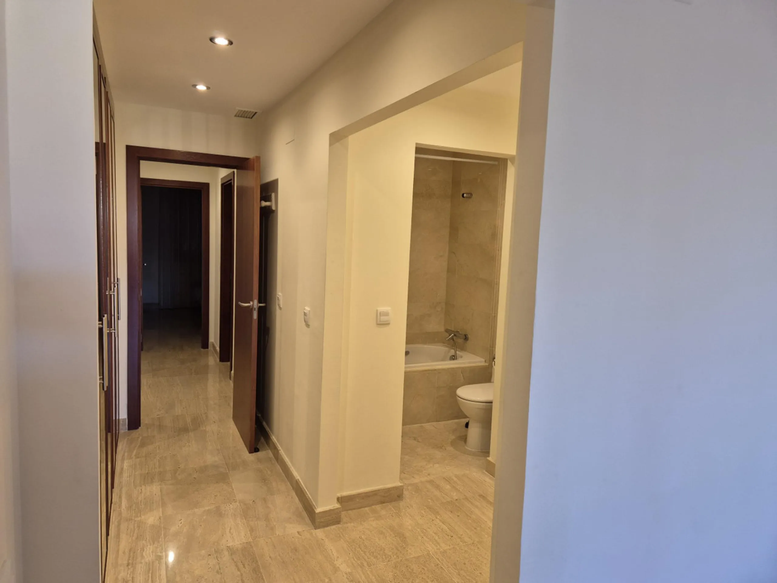 Luxury & Panoramic Golf Views in Doña Lucía: A 192 m2 Oasis in Valle Romano