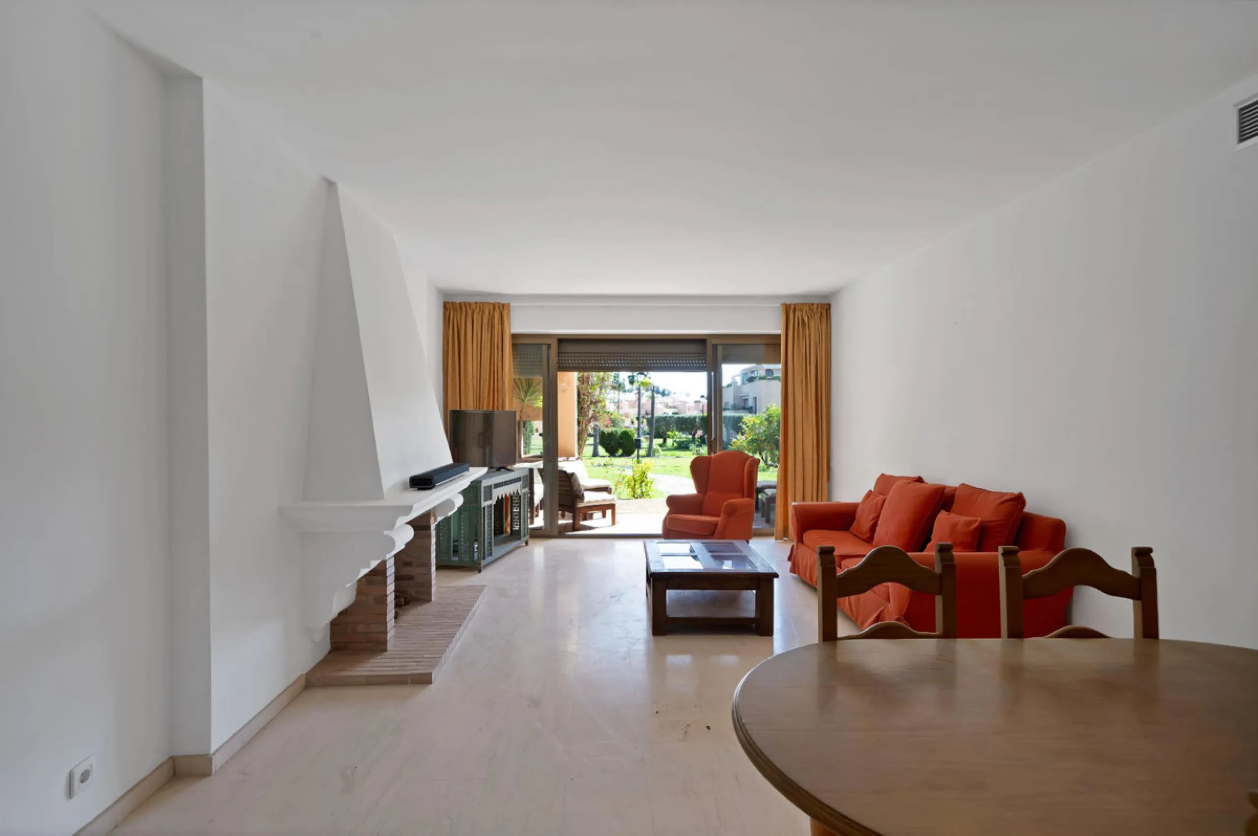 Apartment - Ground Floor Apartment в продаже в Estepona, Málaga. В доме 2 спален и 2 ванных комнат. Площадь дома 170 м²