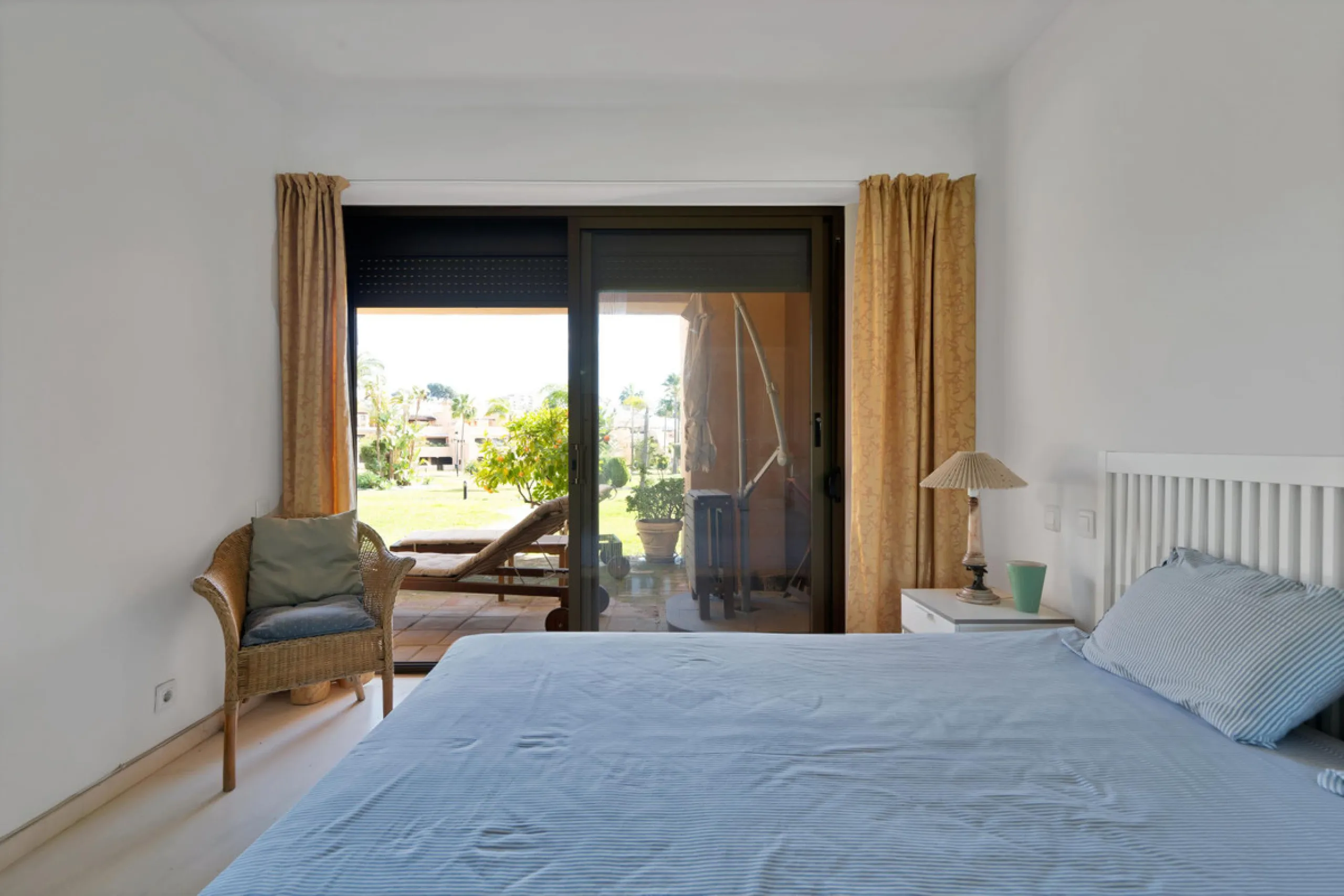 Apartment - Ground Floor Apartment в продаже в Estepona, Málaga. В доме 2 спален и 2 ванных комнат. Площадь дома 170 м²