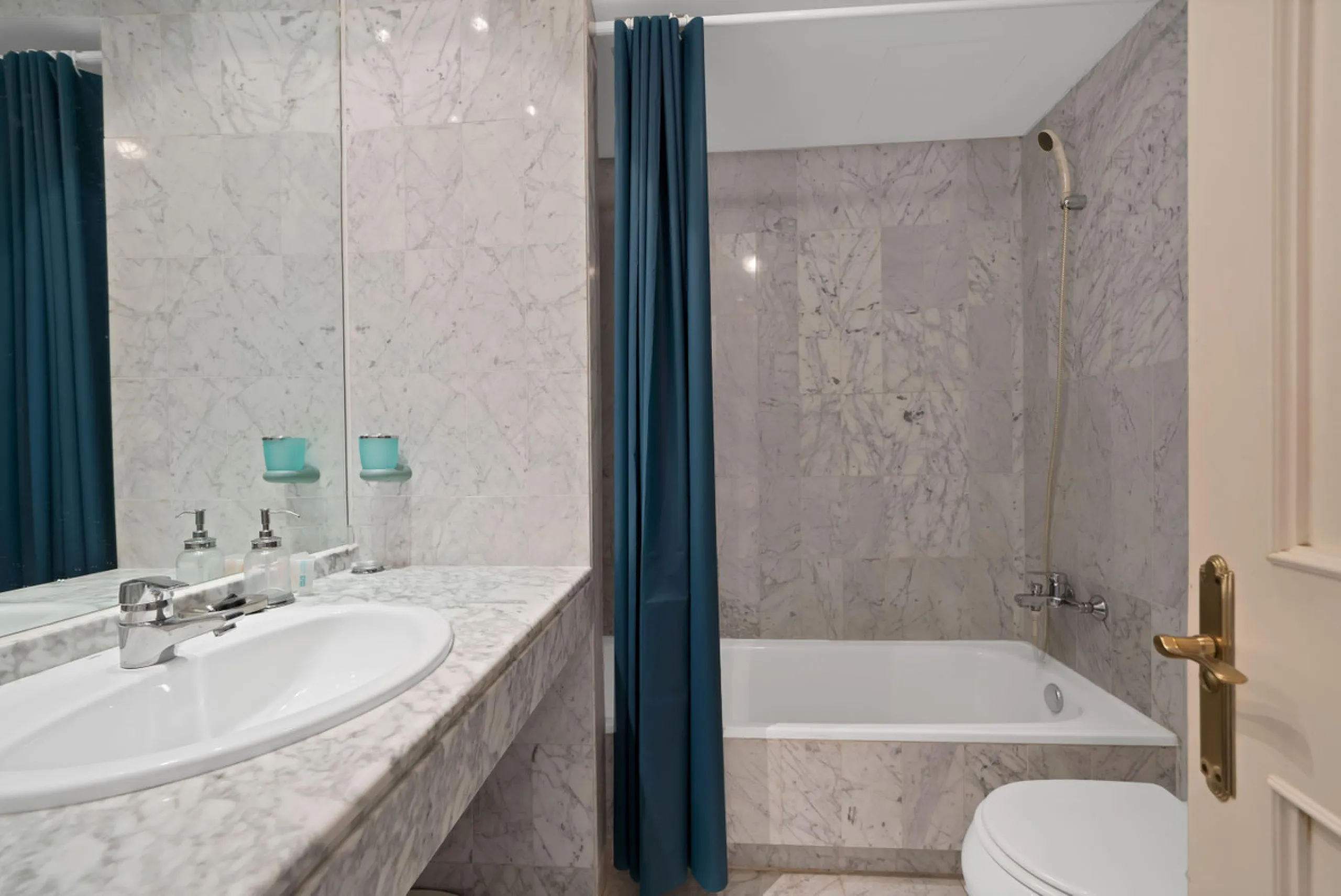 Apartment - Ground Floor Apartment в продаже в Estepona, Málaga. В доме 2 спален и 2 ванных комнат. Площадь дома 170 м²