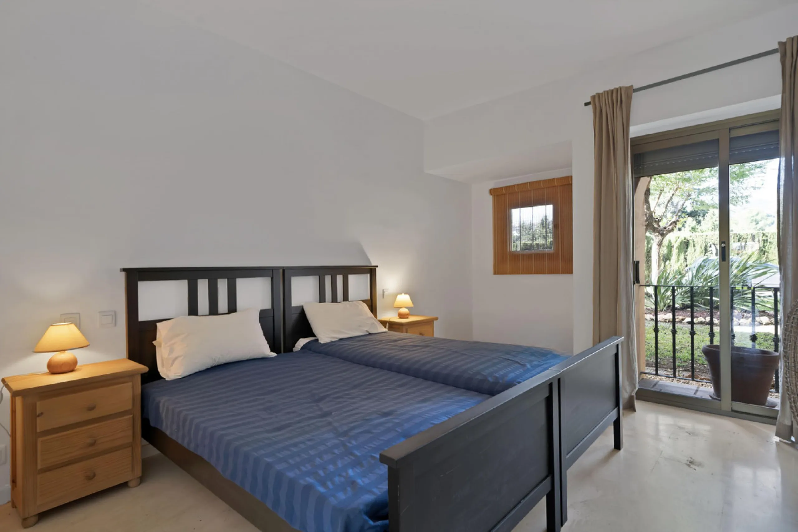 Apartment - Ground Floor Apartment в продаже в Estepona, Málaga. В доме 2 спален и 2 ванных комнат. Площадь дома 170 м²