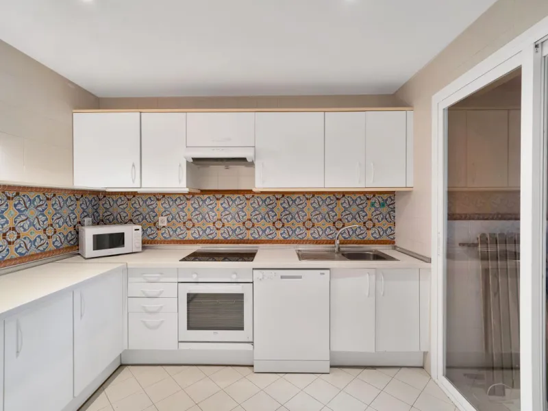 Apartment - Ground Floor Apartment в продаже в Estepona, Málaga. В доме 2 спален и 2 ванных комнат. Площадь дома 170 м²