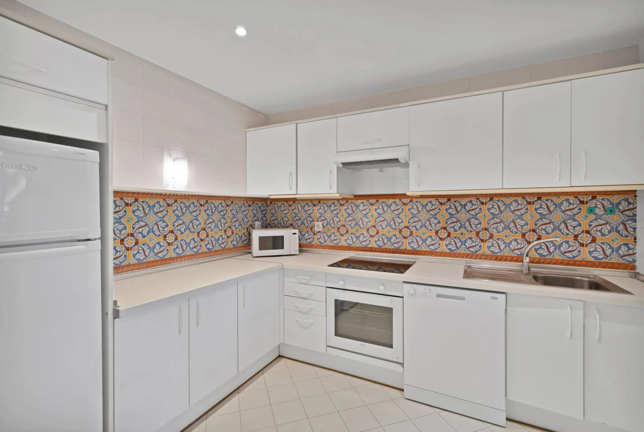 Apartment - Ground Floor Apartment в продаже в Estepona, Málaga. В доме 2 спален и 2 ванных комнат. Площадь дома 170 м²