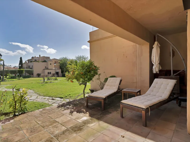 Apartment - Ground Floor Apartment в продаже в Estepona, Málaga. В доме 2 спален и 2 ванных комнат. Площадь дома 170 м²