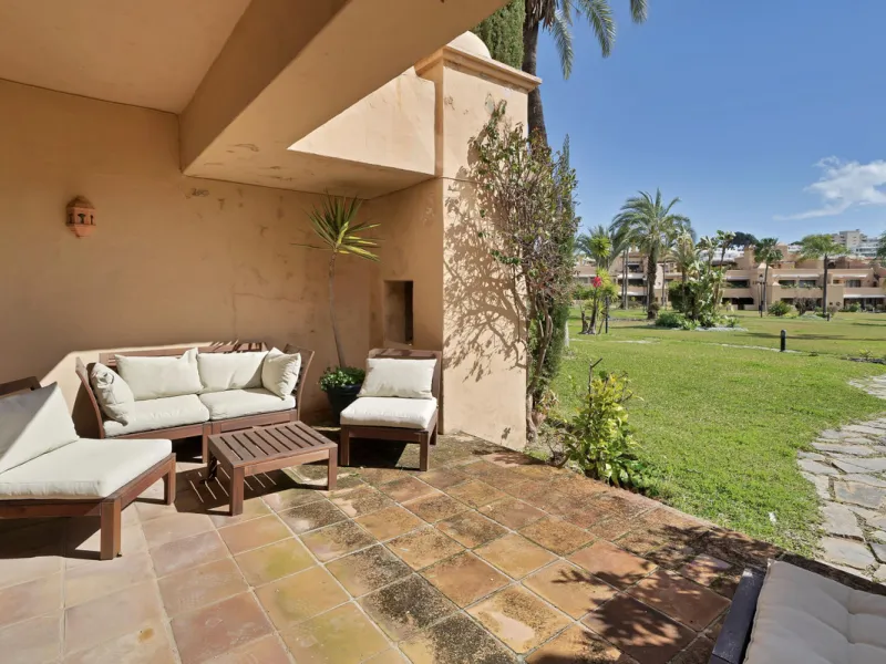 Apartment - Ground Floor Apartment в продаже в Estepona, Málaga. В доме 2 спален и 2 ванных комнат. Площадь дома 170 м²