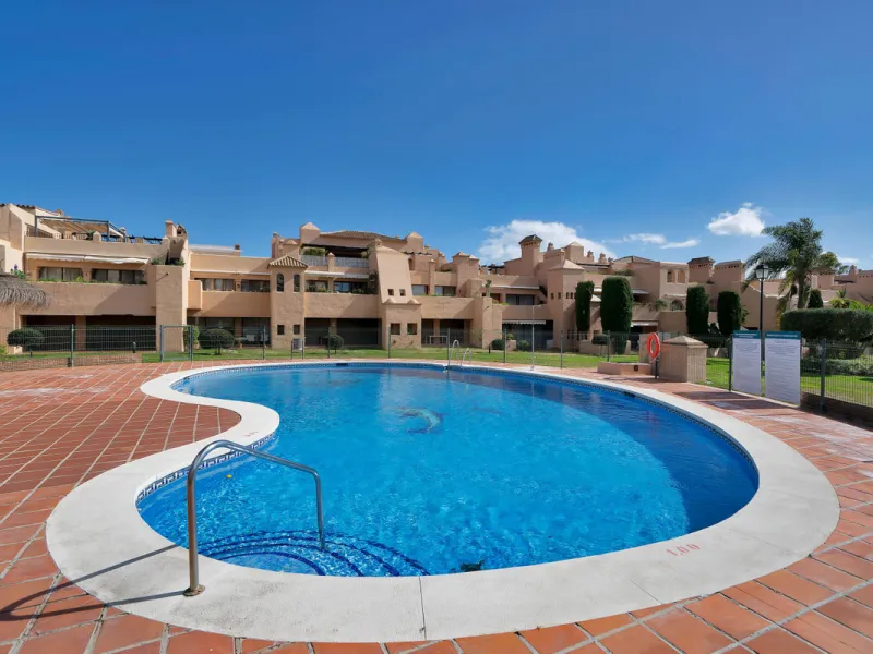 Apartment - Ground Floor Apartment в продаже в Estepona, Málaga. В доме 2 спален и 2 ванных комнат. Площадь дома 170 м²