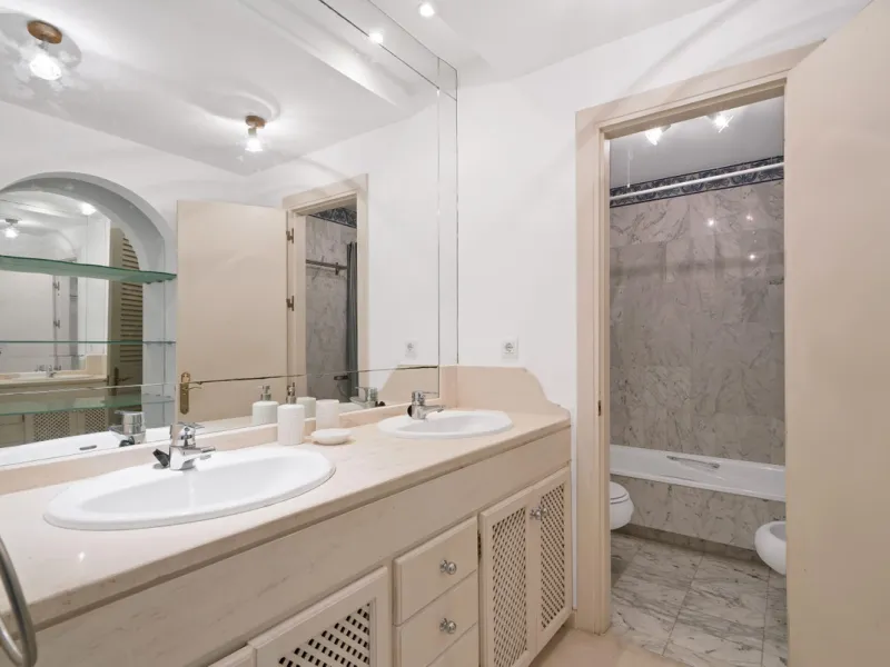 Apartment - Ground Floor Apartment в продаже в Estepona, Málaga. В доме 2 спален и 2 ванных комнат. Площадь дома 170 м²