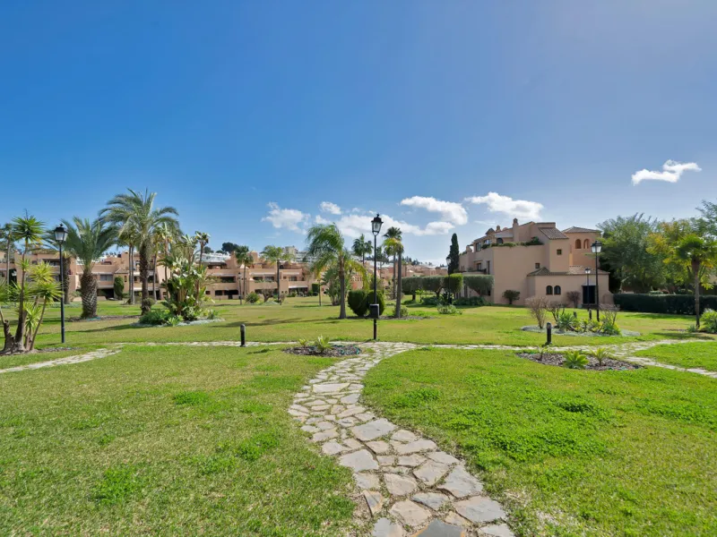 Apartment - Ground Floor Apartment в продаже в Estepona, Málaga. В доме 2 спален и 2 ванных комнат. Площадь дома 170 м²