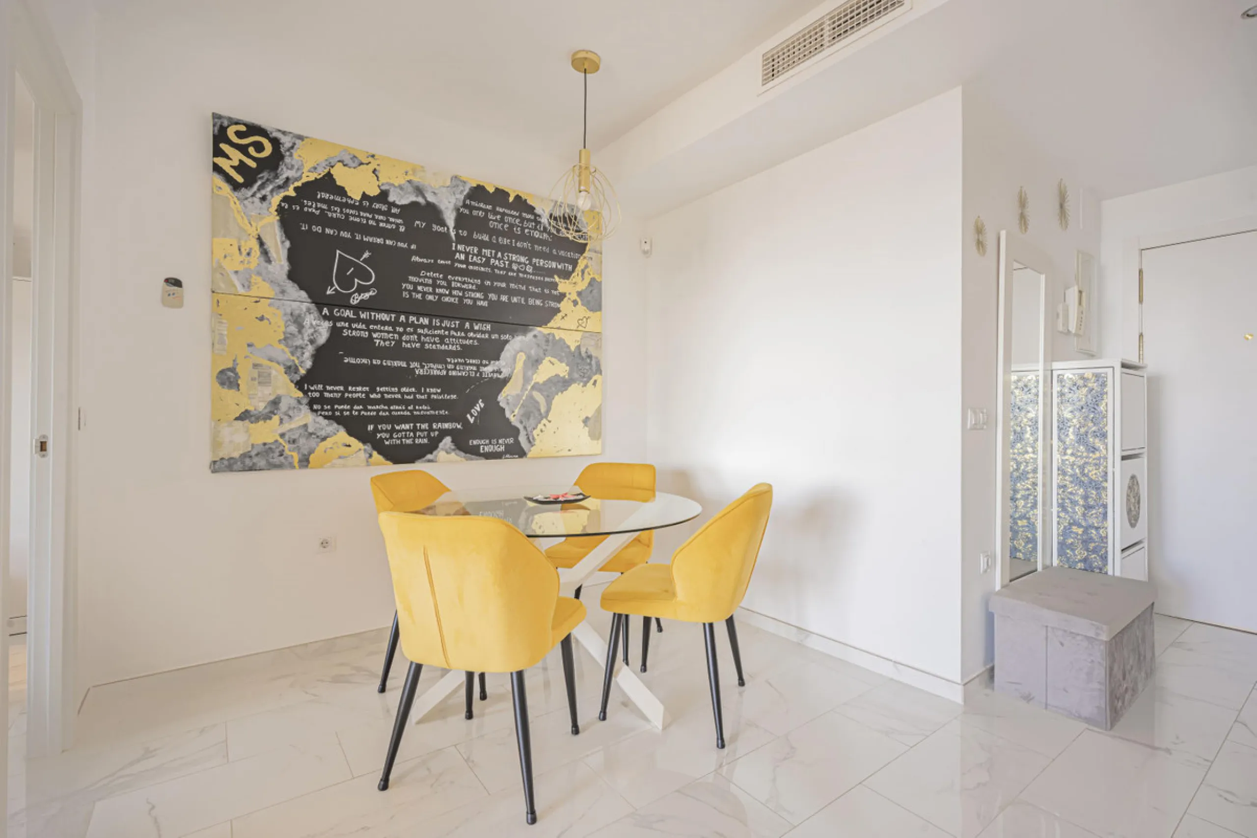 Apartment - Middle Floor Apartment в продаже в Mijas, Málaga. В доме 2 спален и 2 ванных комнат. Площадь дома 69 м²