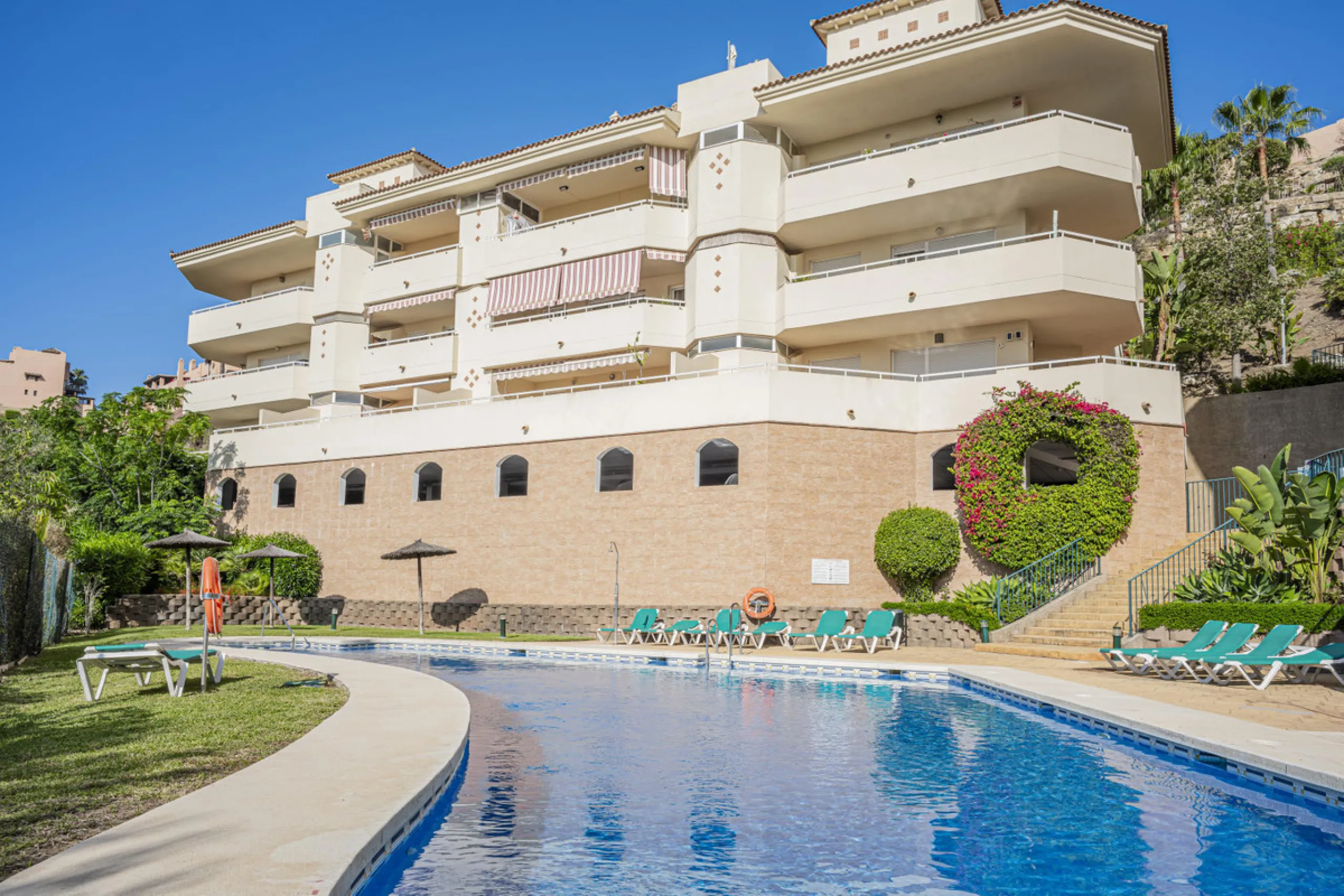 Apartment - Middle Floor Apartment в продаже в Mijas, Málaga. В доме 2 спален и 2 ванных комнат. Площадь дома 69 м²