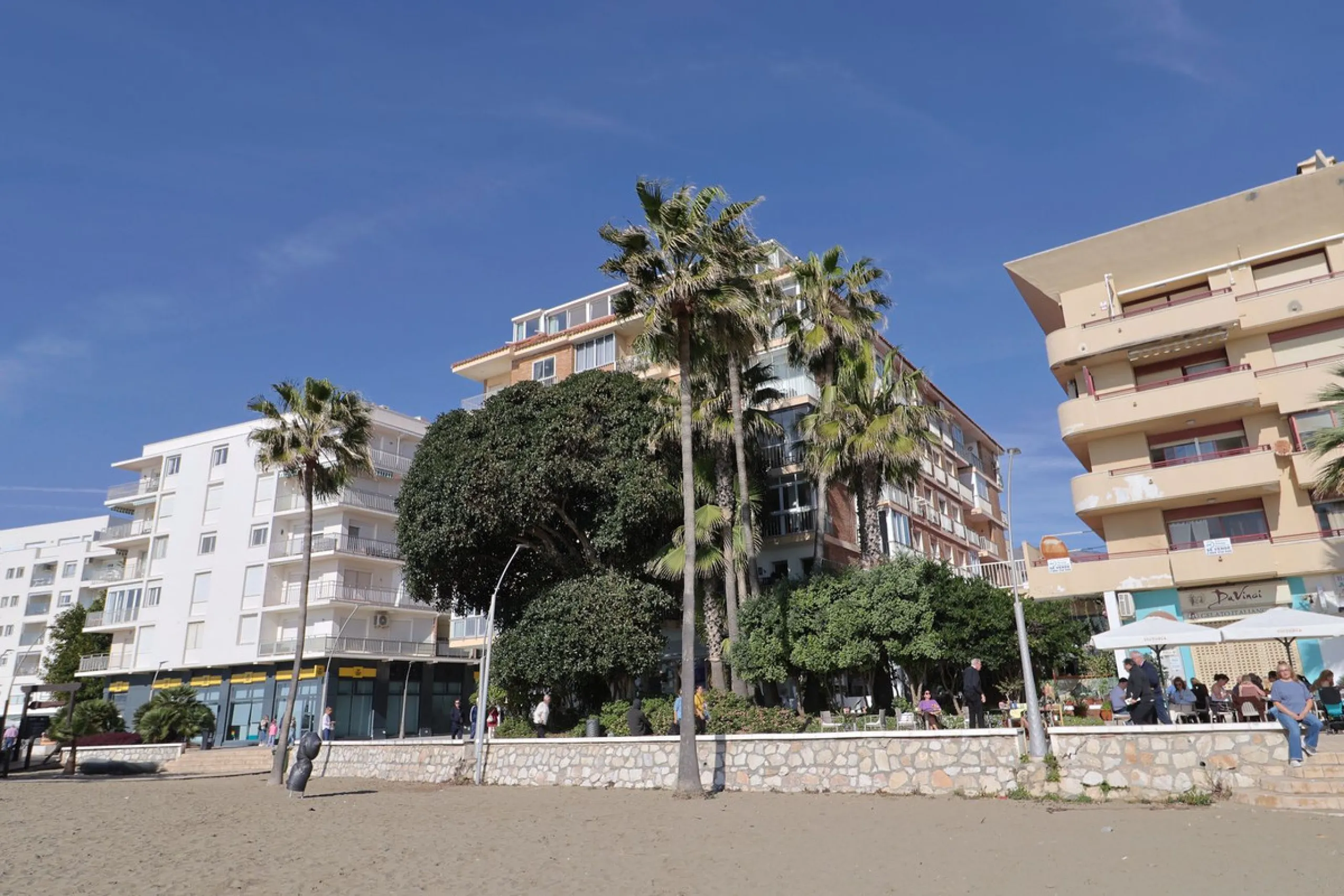 Looking for a beachfront property in Estepona? You found it!