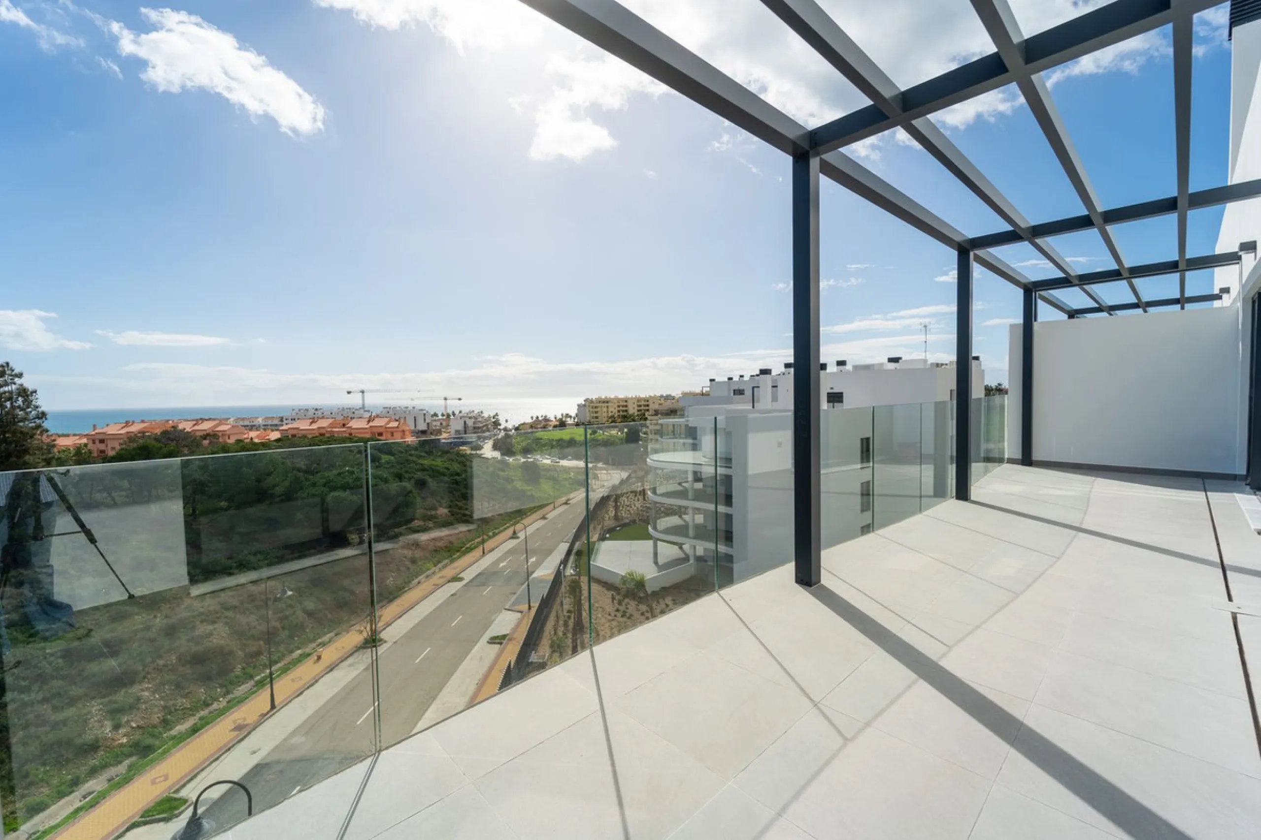 This a brand new property, never been lived in but with the benefit of paying 7 % transfer tax and not 10 % vat.