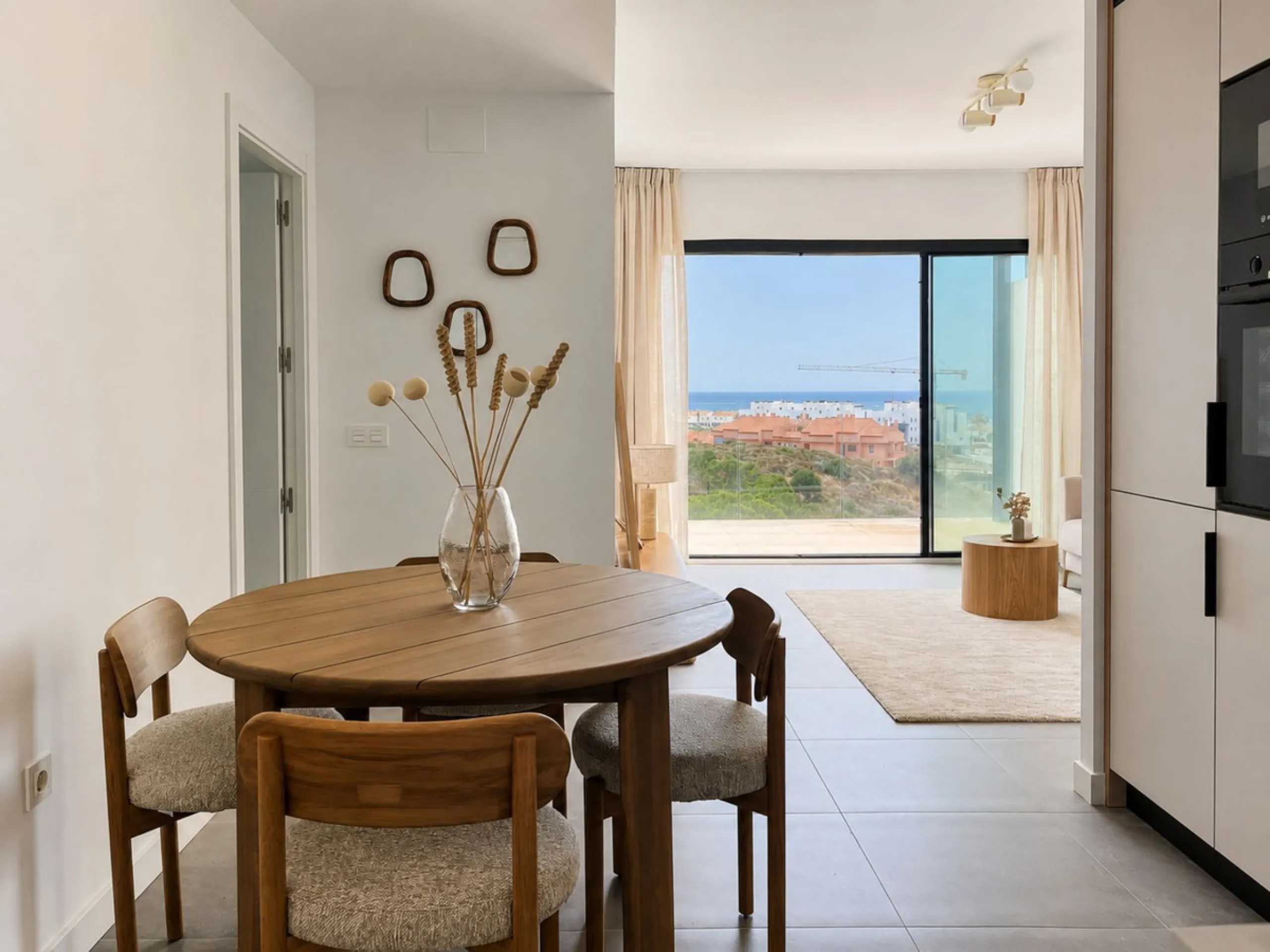 This a brand new property, never been lived in but with the benefit of paying 7 % transfer tax and not 10 % vat.