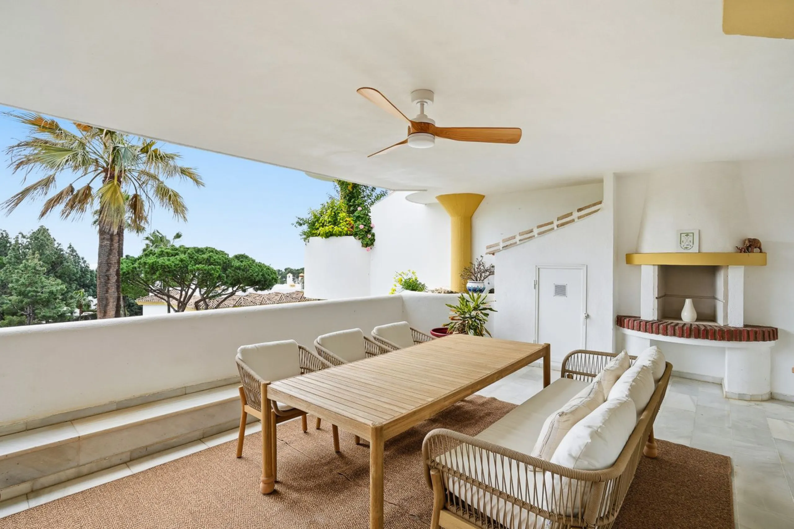 Апартамент средний этаж, Calahonda, Costa del Sol