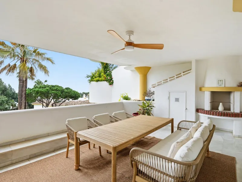 Апартамент средний этаж, Calahonda, Costa del Sol