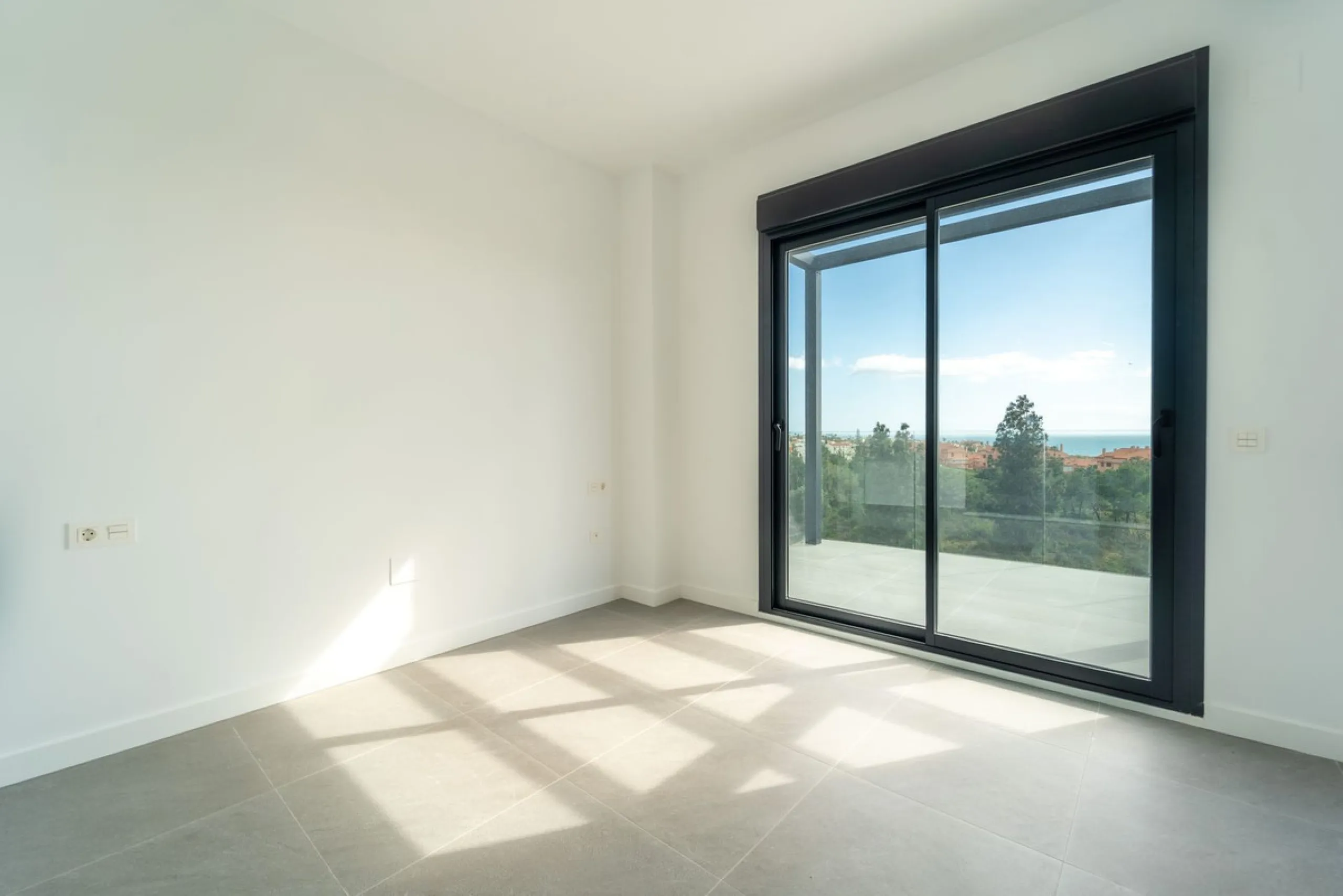 This a brand new property, never been lived in but with the benefit of paying 7 % transfer tax and not 10 % vat.