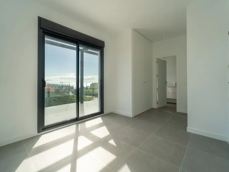 This a brand new property, never been lived in but with the benefit of paying 7 % transfer tax and not 10 % vat.