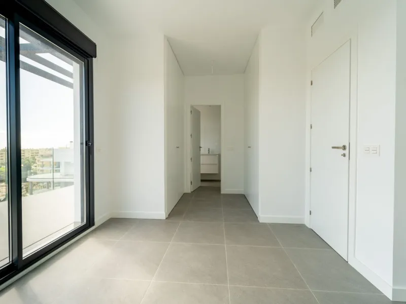 This a brand new property, never been lived in but with the benefit of paying 7 % transfer tax and not 10 % vat.