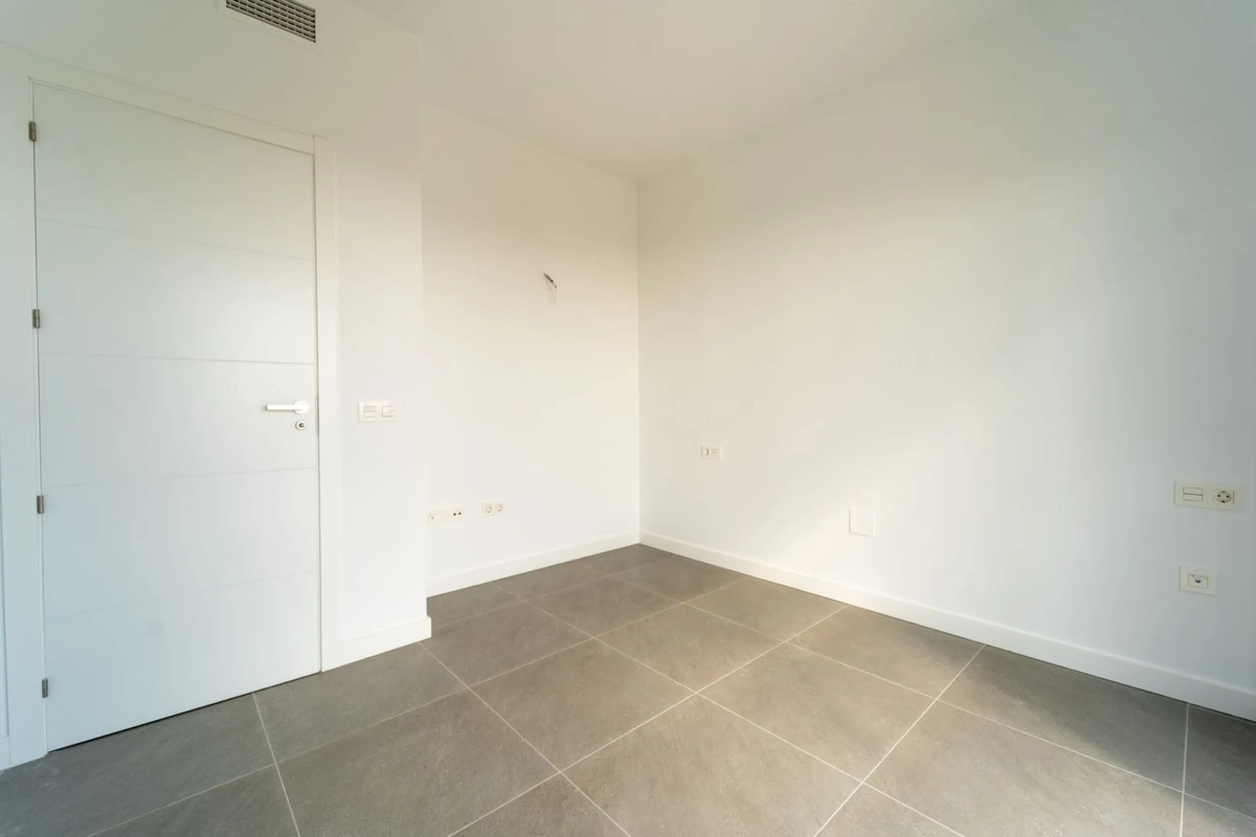 This a brand new property, never been lived in but with the benefit of paying 7 % transfer tax and not 10 % vat.