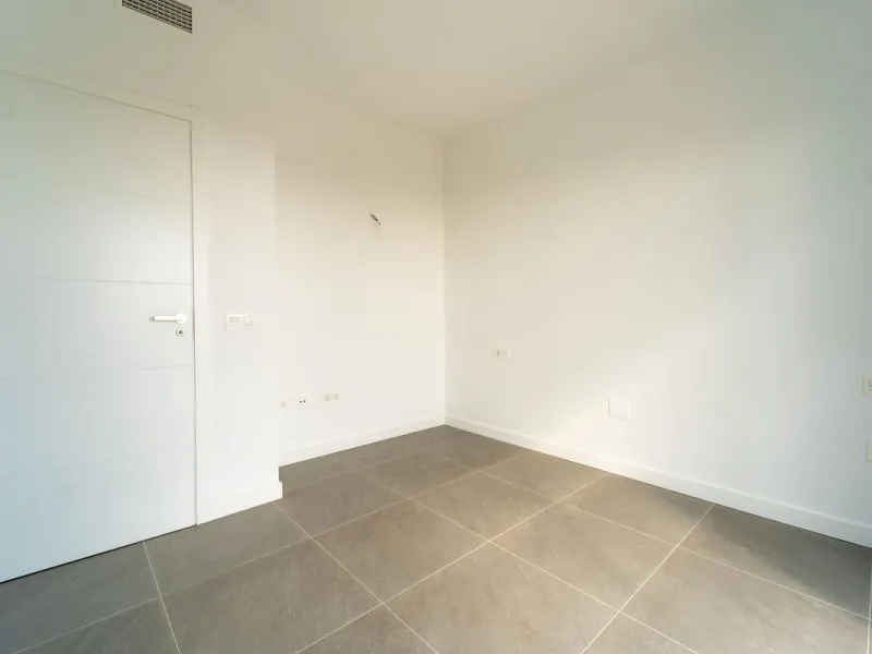 This a brand new property, never been lived in but with the benefit of paying 7 % transfer tax and not 10 % vat.