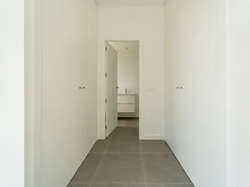 This a brand new property, never been lived in but with the benefit of paying 7 % transfer tax and not 10 % vat.