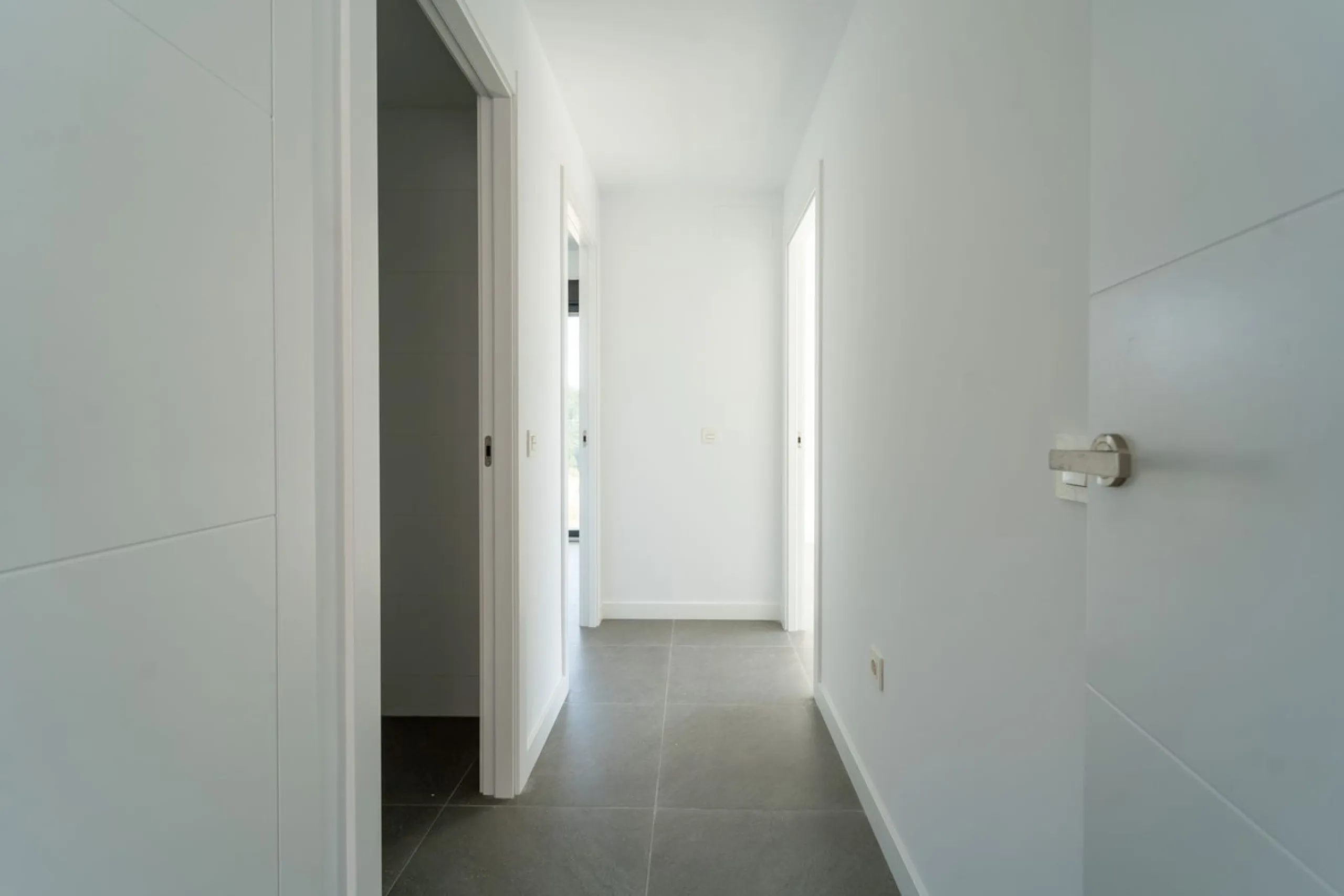 This a brand new property, never been lived in but with the benefit of paying 7 % transfer tax and not 10 % vat.