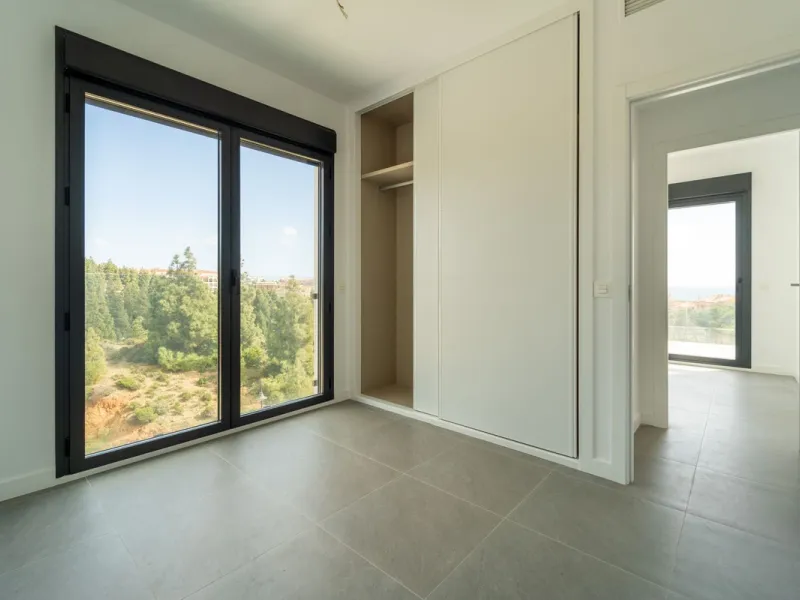 This a brand new property, never been lived in but with the benefit of paying 7 % transfer tax and not 10 % vat.