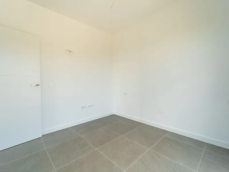This a brand new property, never been lived in but with the benefit of paying 7 % transfer tax and not 10 % vat.