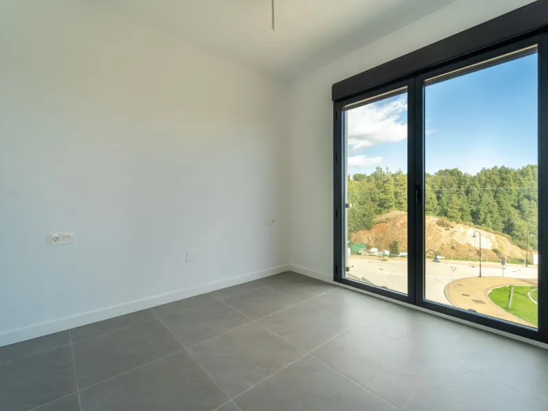 This a brand new property, never been lived in but with the benefit of paying 7 % transfer tax and not 10 % vat.