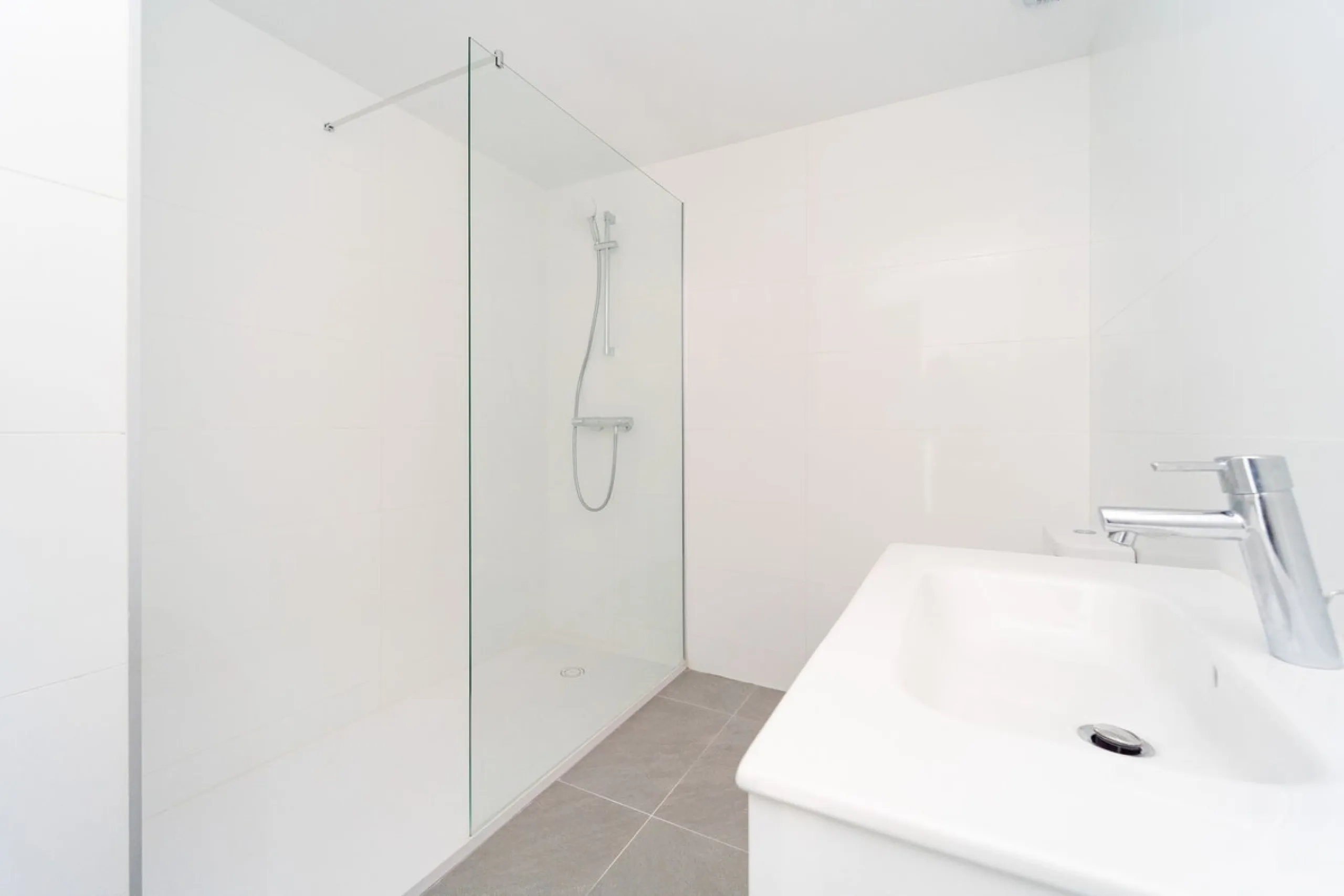 This a brand new property, never been lived in but with the benefit of paying 7 % transfer tax and not 10 % vat.