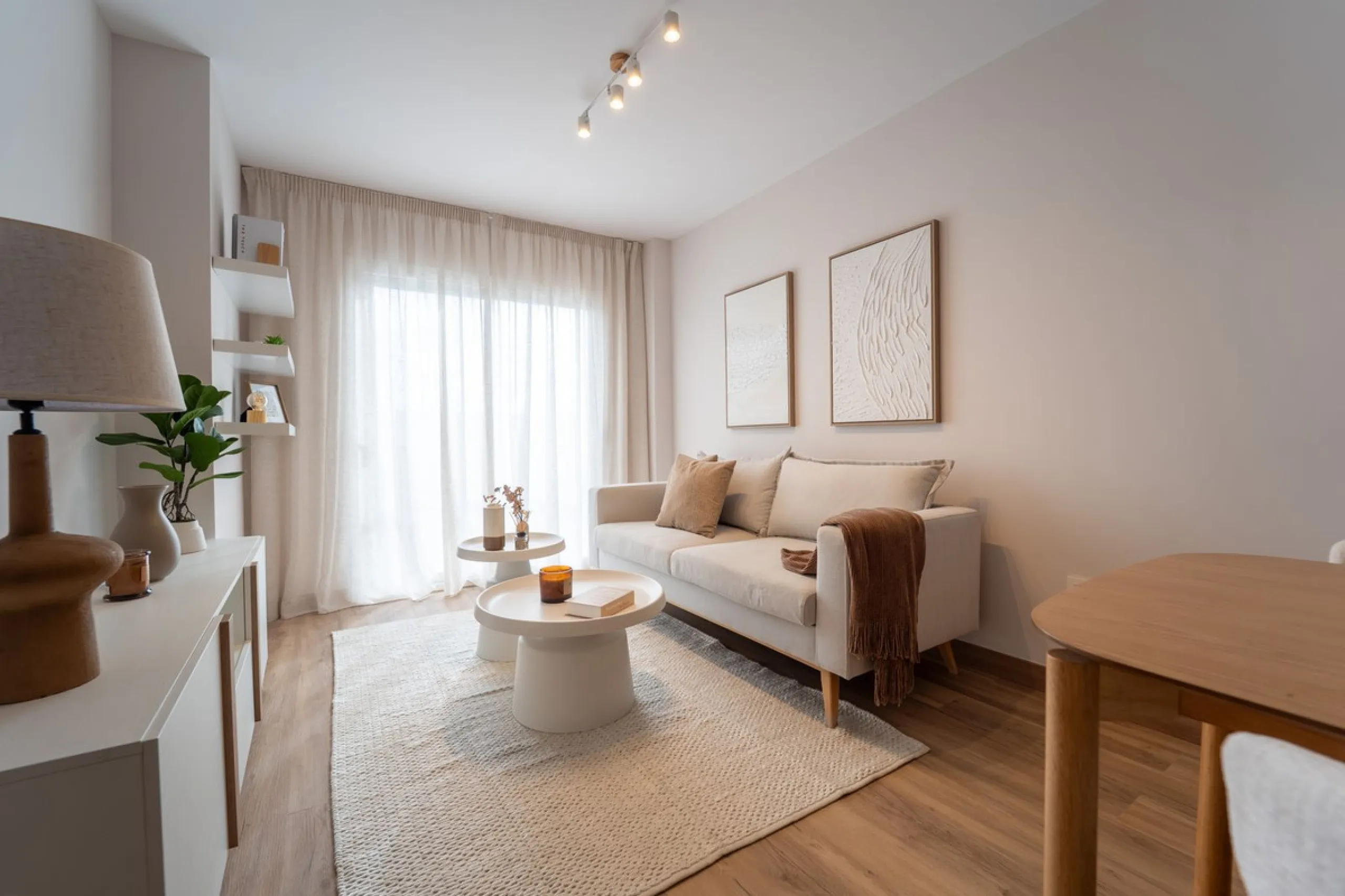 Lovely 3 bedroom Top floor Duplex  with fantastic location.
